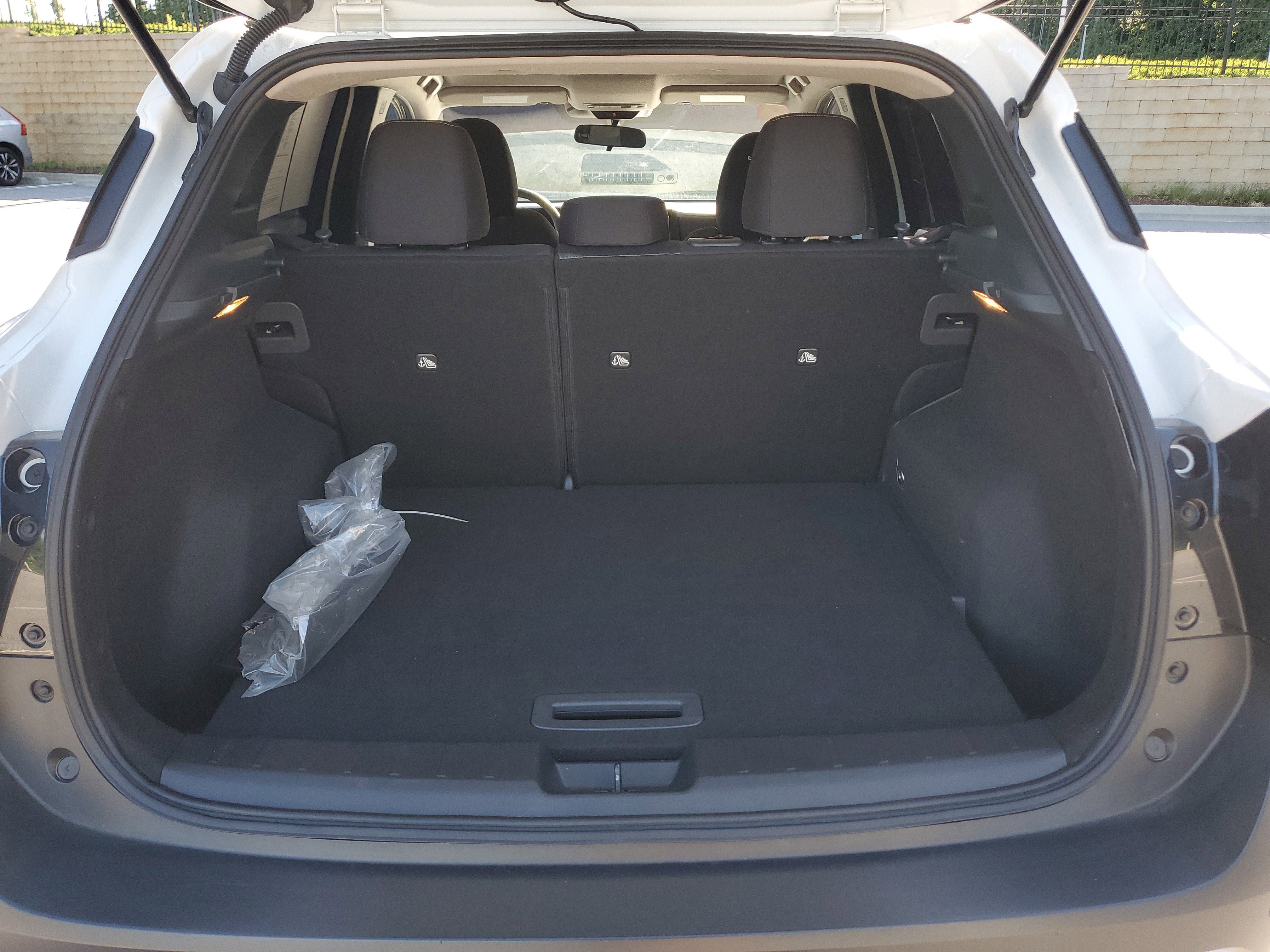 Used 2025 Nissan Kicks SV FWD image 9