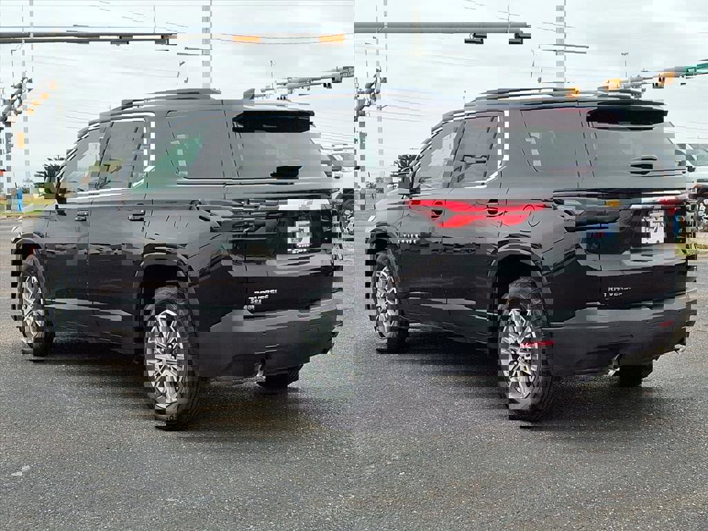 Used 2023 Chevrolet Traverse LT w/ LPO, Floor Liner Package image 5