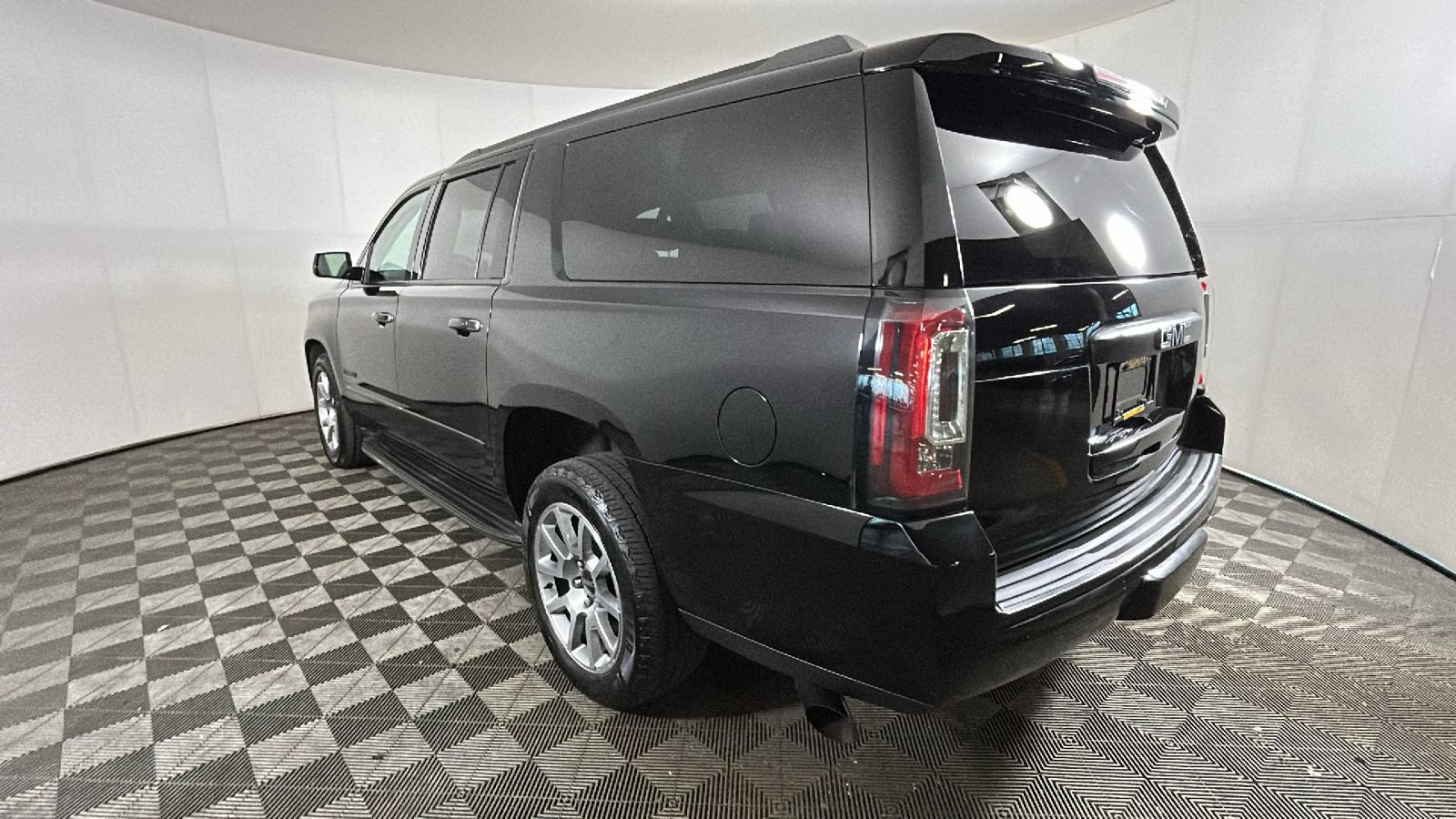 Used 2020 GMC Yukon XL Denali w/ Open Road Package AWD/4WD image 5