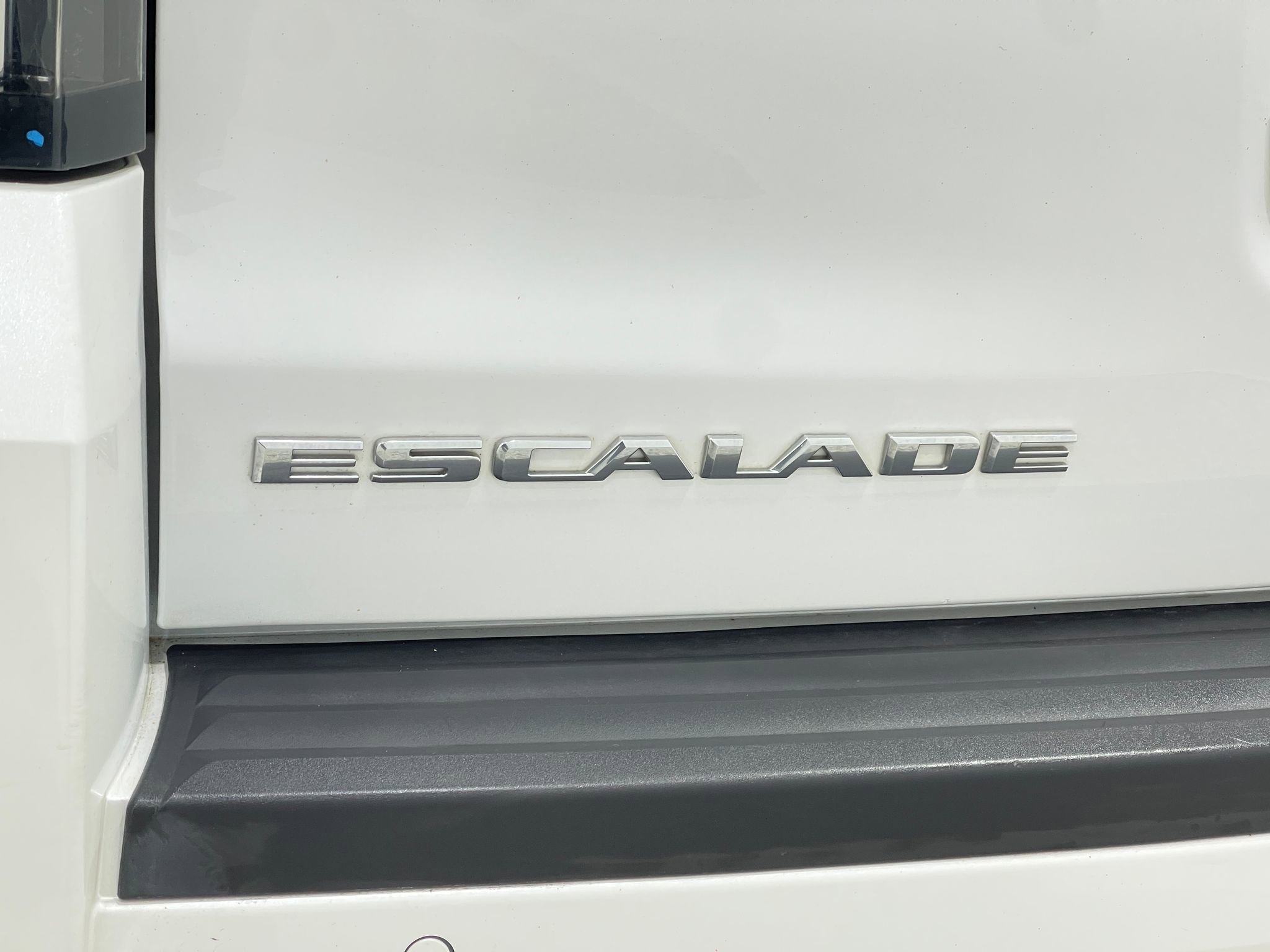 Used 2018 Cadillac Escalade Luxury w/ LPO, Radiant Package image 43