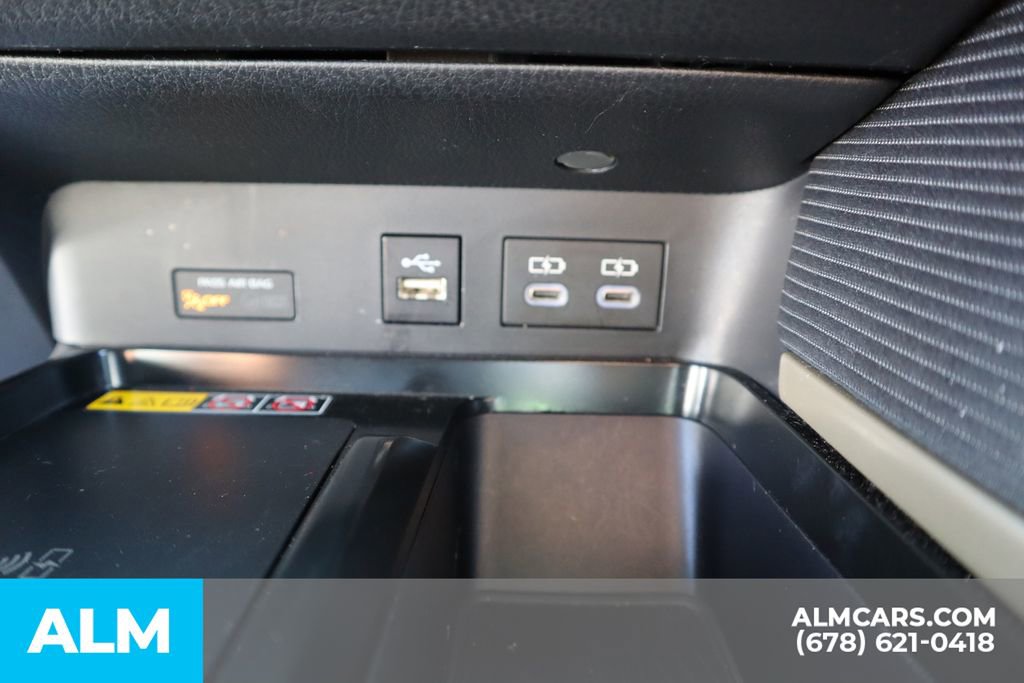 Used 2025 Toyota Camry SE image 31