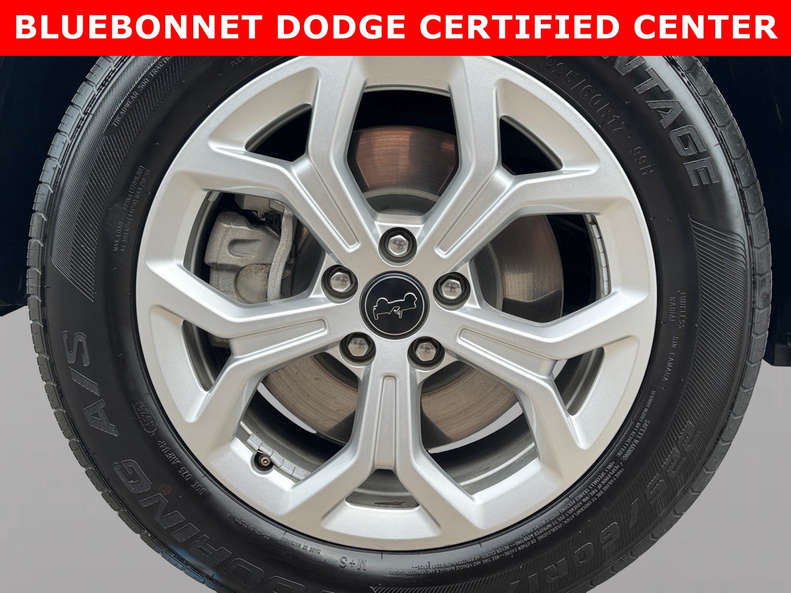Used 2025 Jeep Compass Latitude w/ Sun & Sound Group AWD/4WD image 9