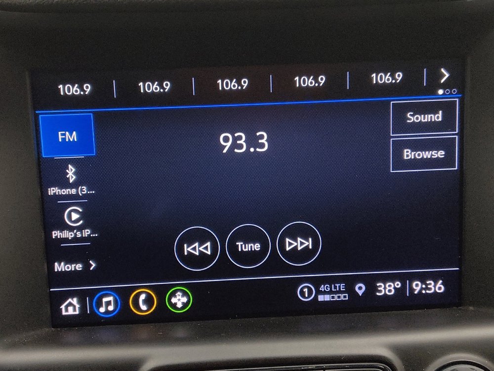 Used 2024 GMC Terrain SLT image 25