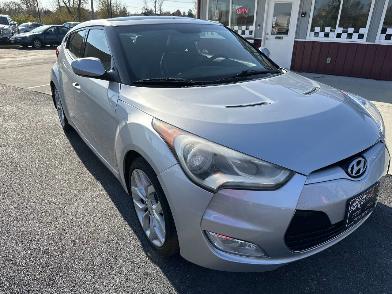Used 2013 Hyundai Veloster w/ Style Pkg image 4