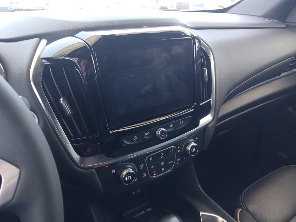 Used 2022 Chevrolet Traverse Premier FWD image 19
