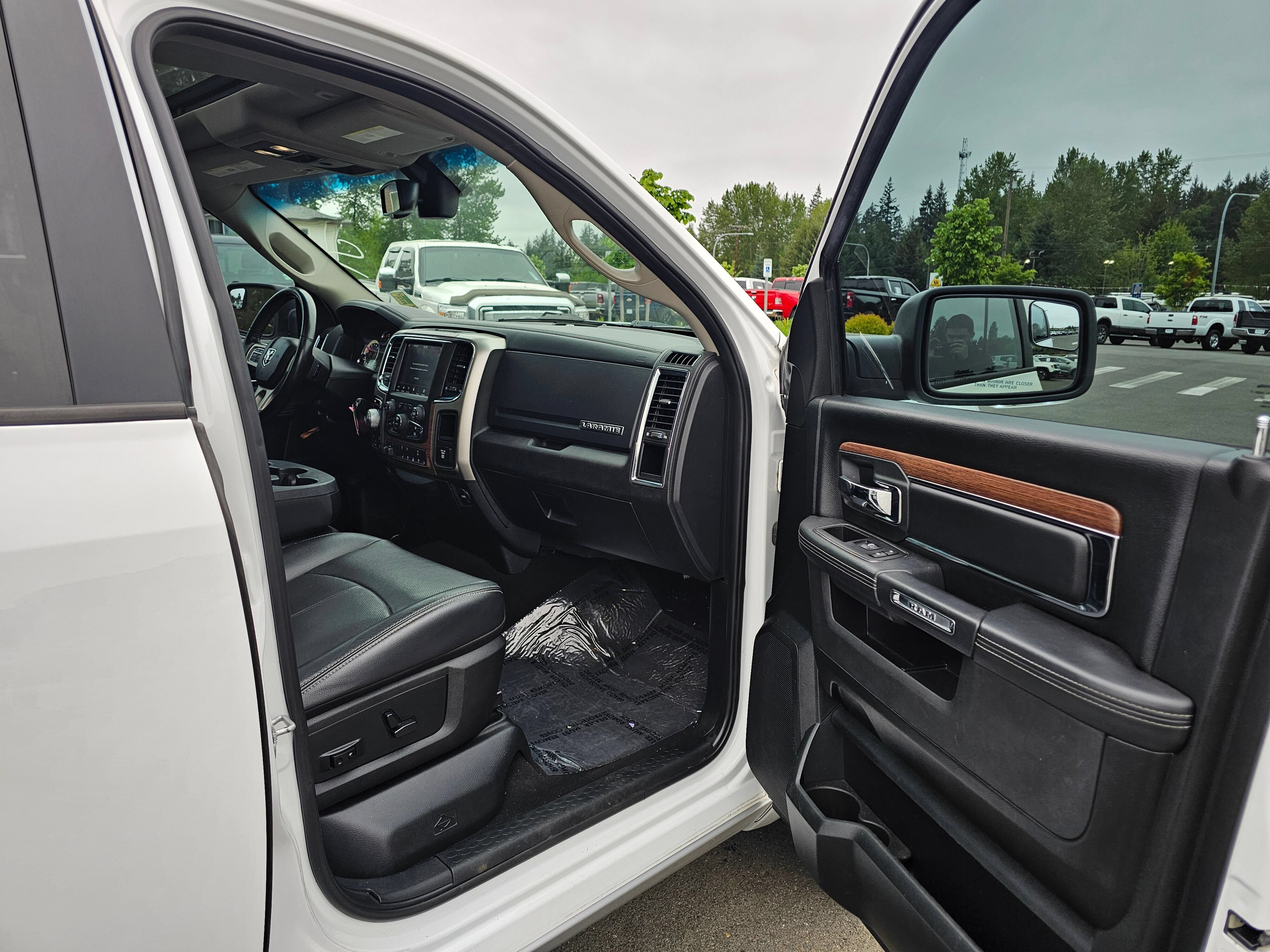 Used 2018 RAM 1500 Laramie AWD/4WD image 33