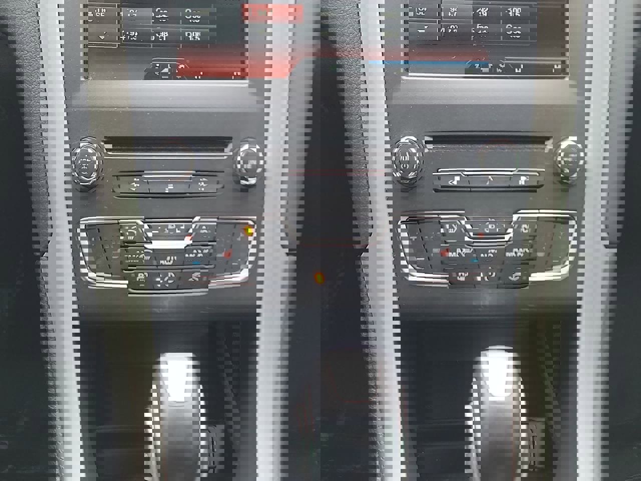 Used 2016 Ford Fusion SE w/ Equipment Group 202A image 18