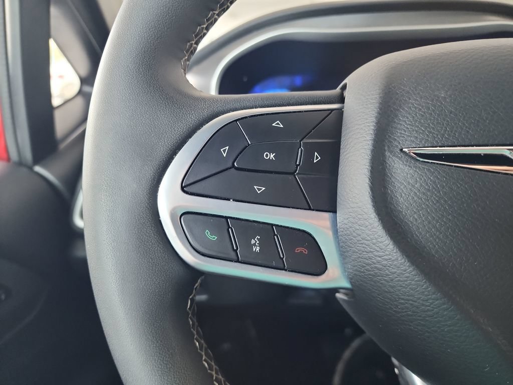 Used 2025 Chrysler Pacifica Select FWD image 23