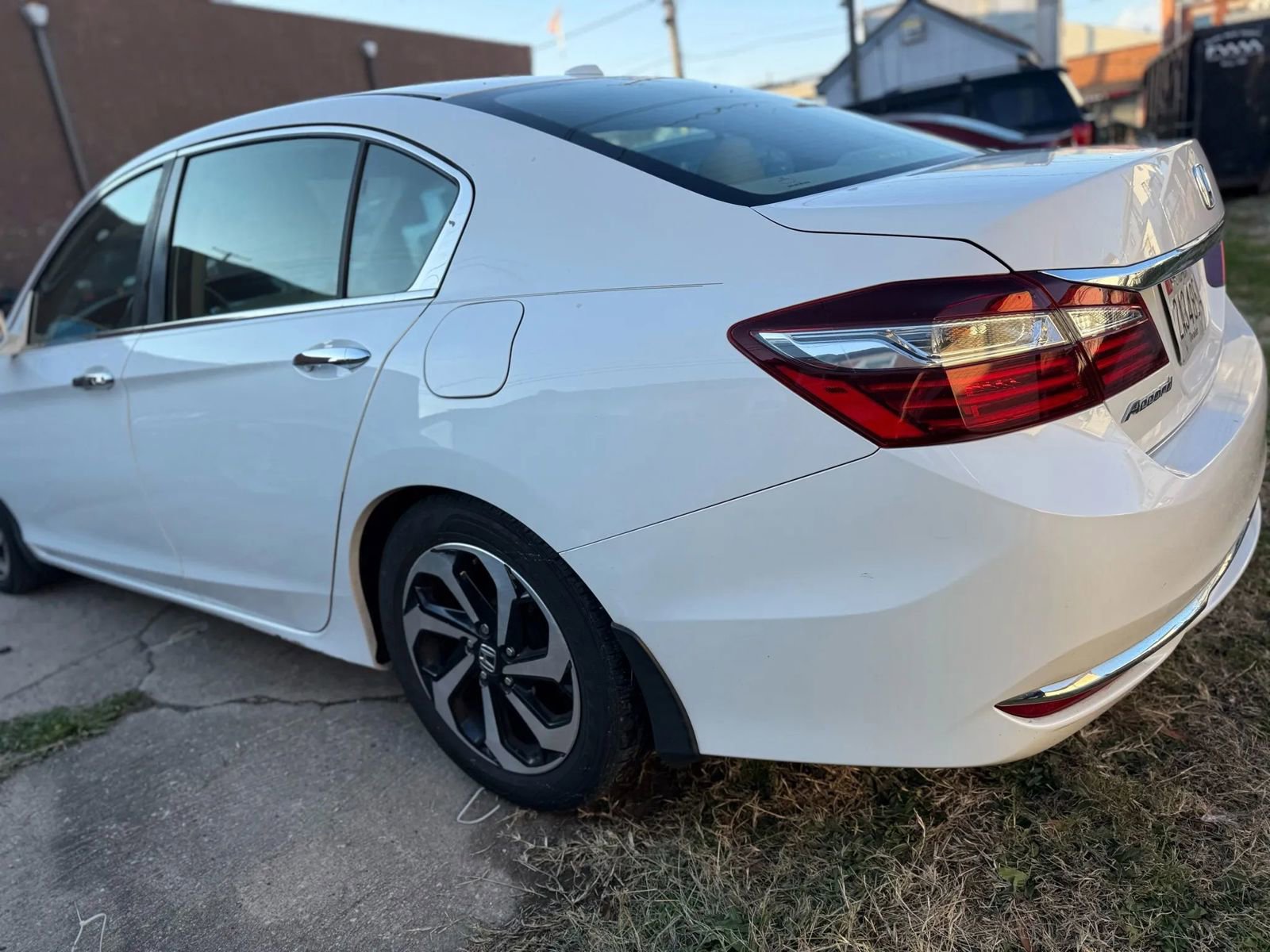 Used 2017 Honda Accord EX-L image 3