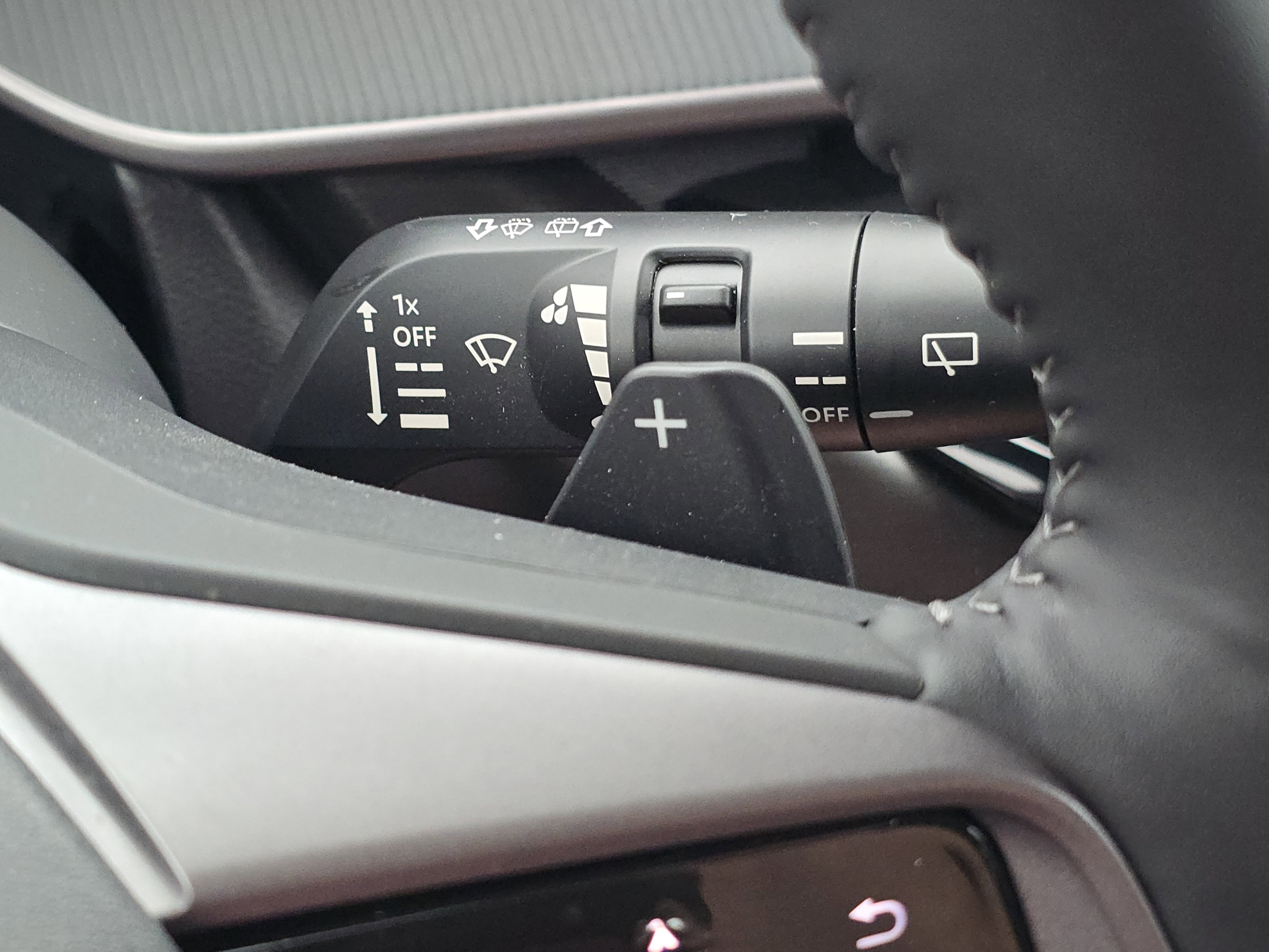 Used 2025 Nissan Murano SV image 32