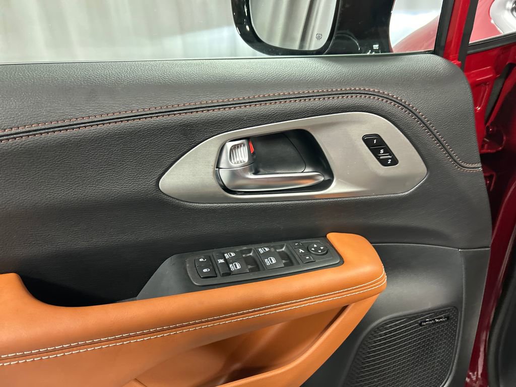 New 2026 Chrysler Pacifica Pinnacle image 12