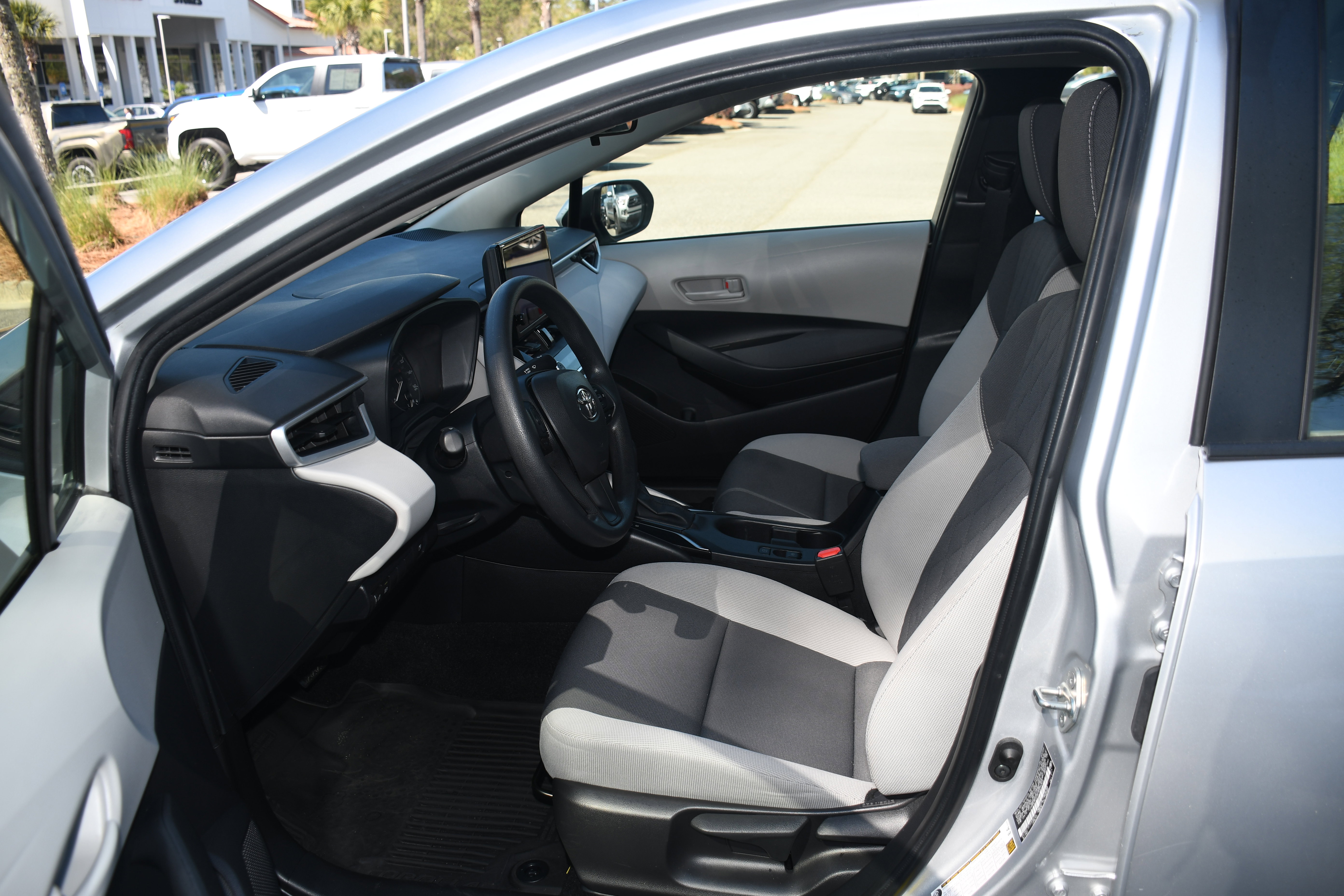 Used 2023 Toyota Corolla LE image 7