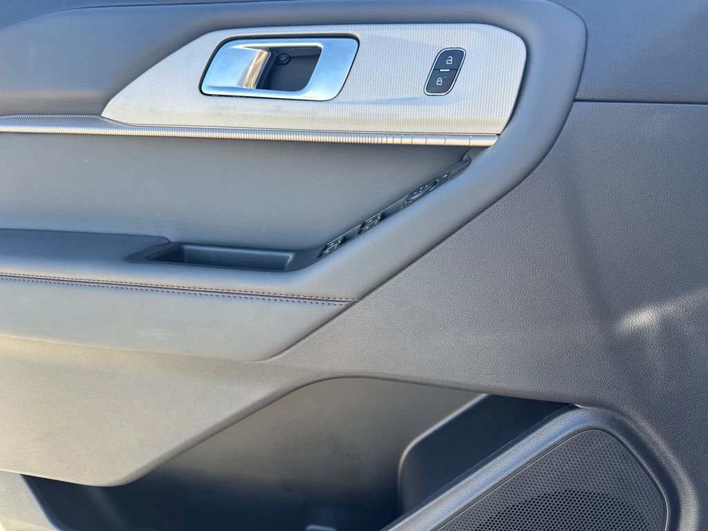 Used 2025 Ford Explorer Active w/ Active Comfort Package image 18