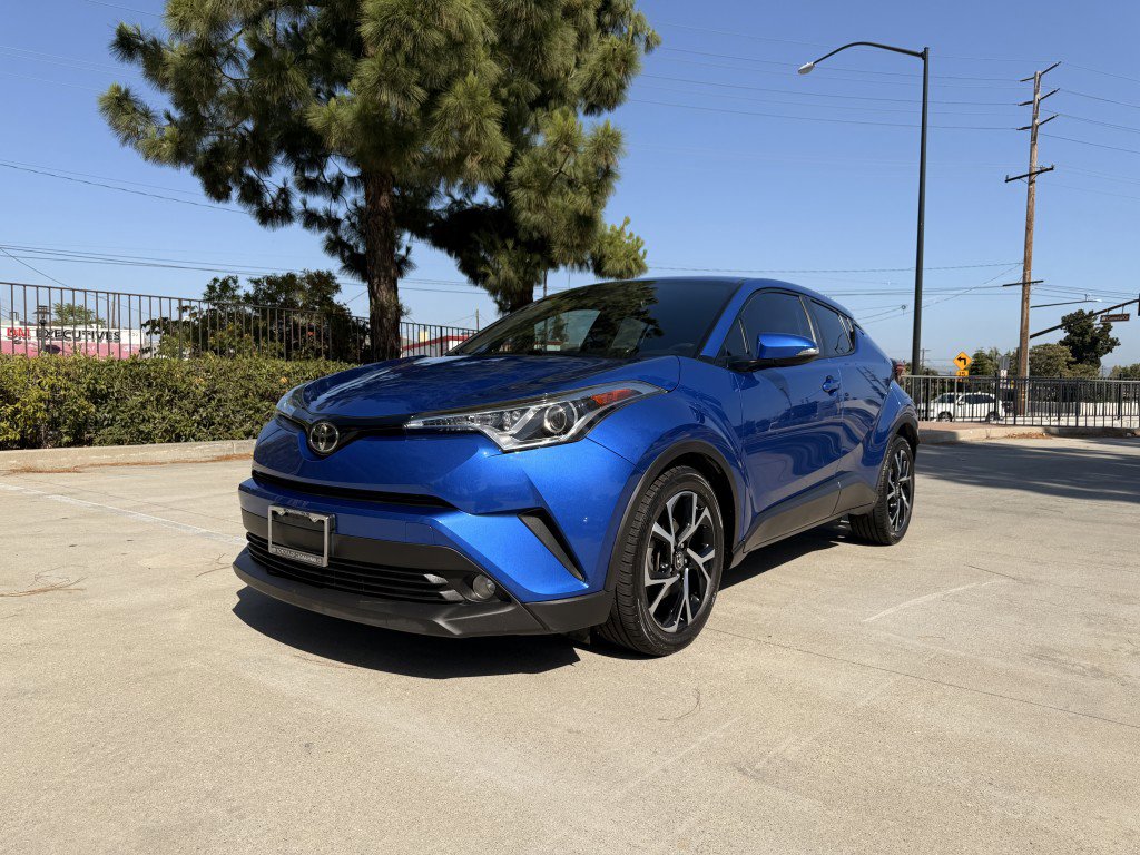 Used 2018 Toyota C-HR XLE FWD image 1