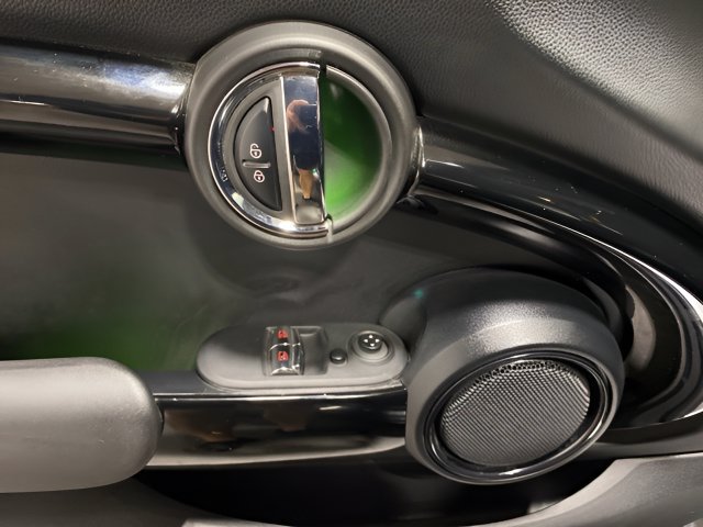 Used 2021 MINI Cooper SE w/ 6.5" Touchscreen Package FWD image 10