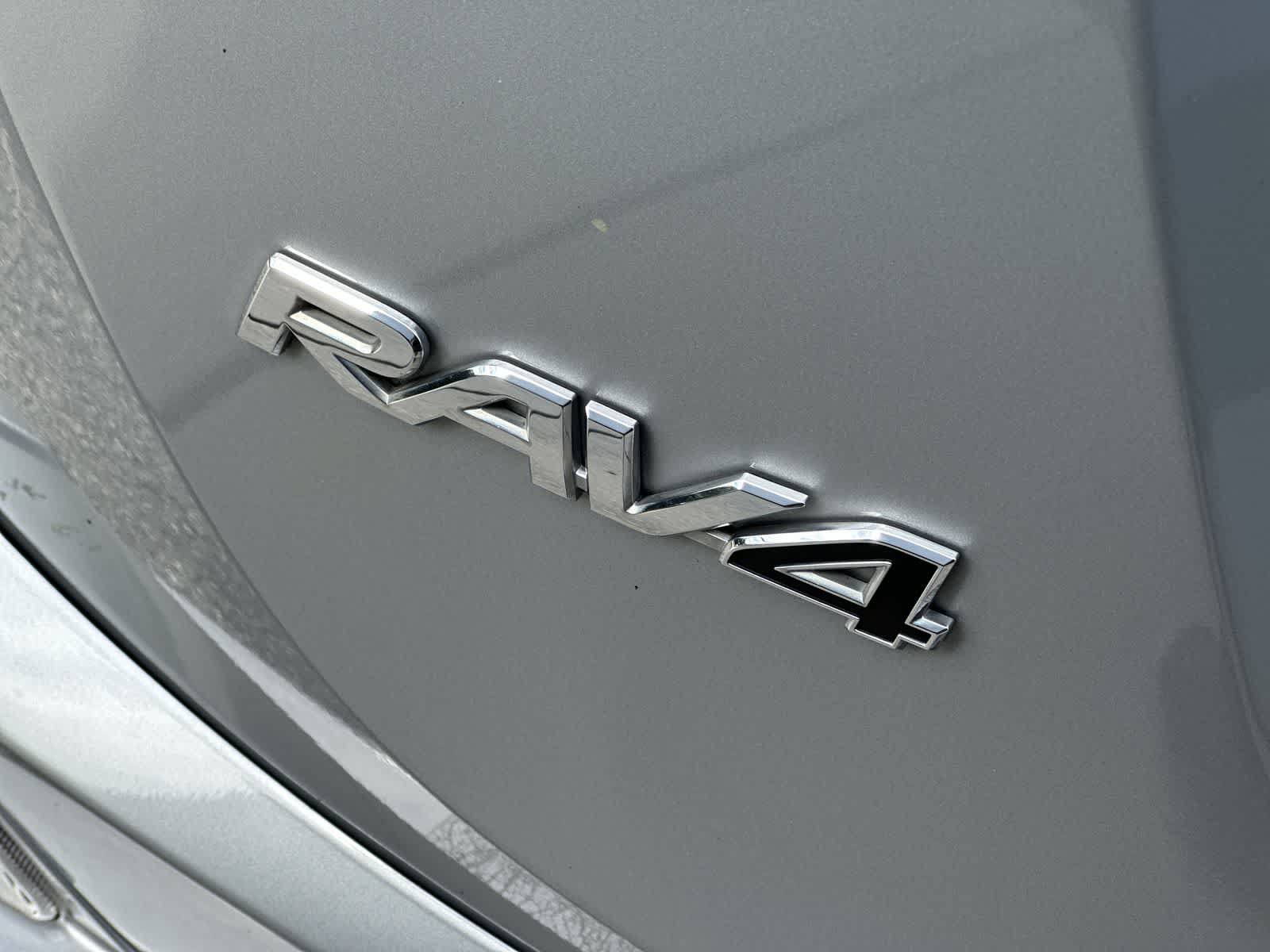 Used 2018 Toyota RAV4 XLE FWD image 14