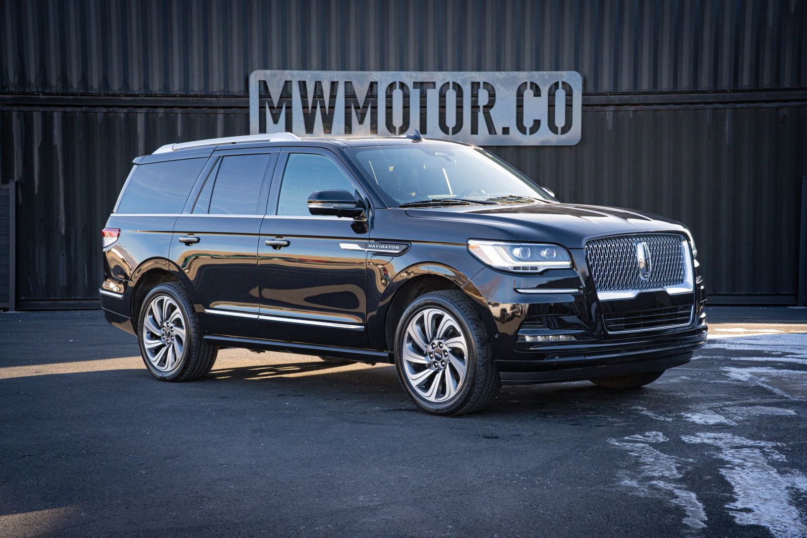 Used 2024 Lincoln Navigator Reserve image 1
