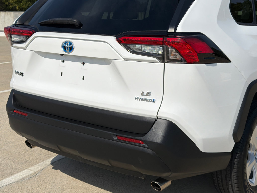 Used 2021 Toyota RAV4 LE AWD/4WD image 5