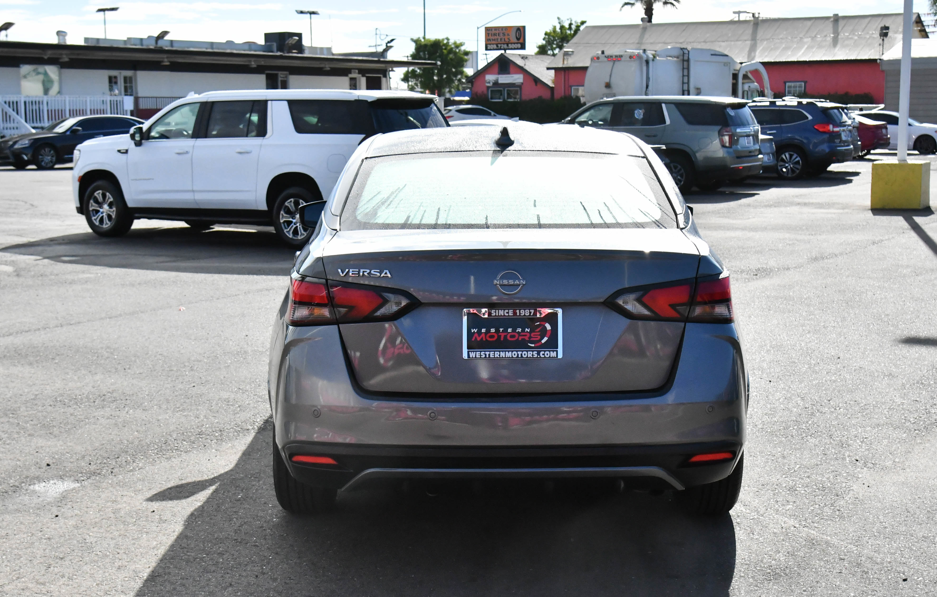 Used 2023 Nissan Versa SV FWD image 7
