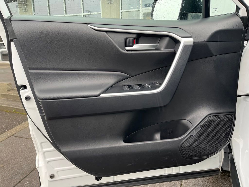 Used 2025 Toyota RAV4 XLE image 10