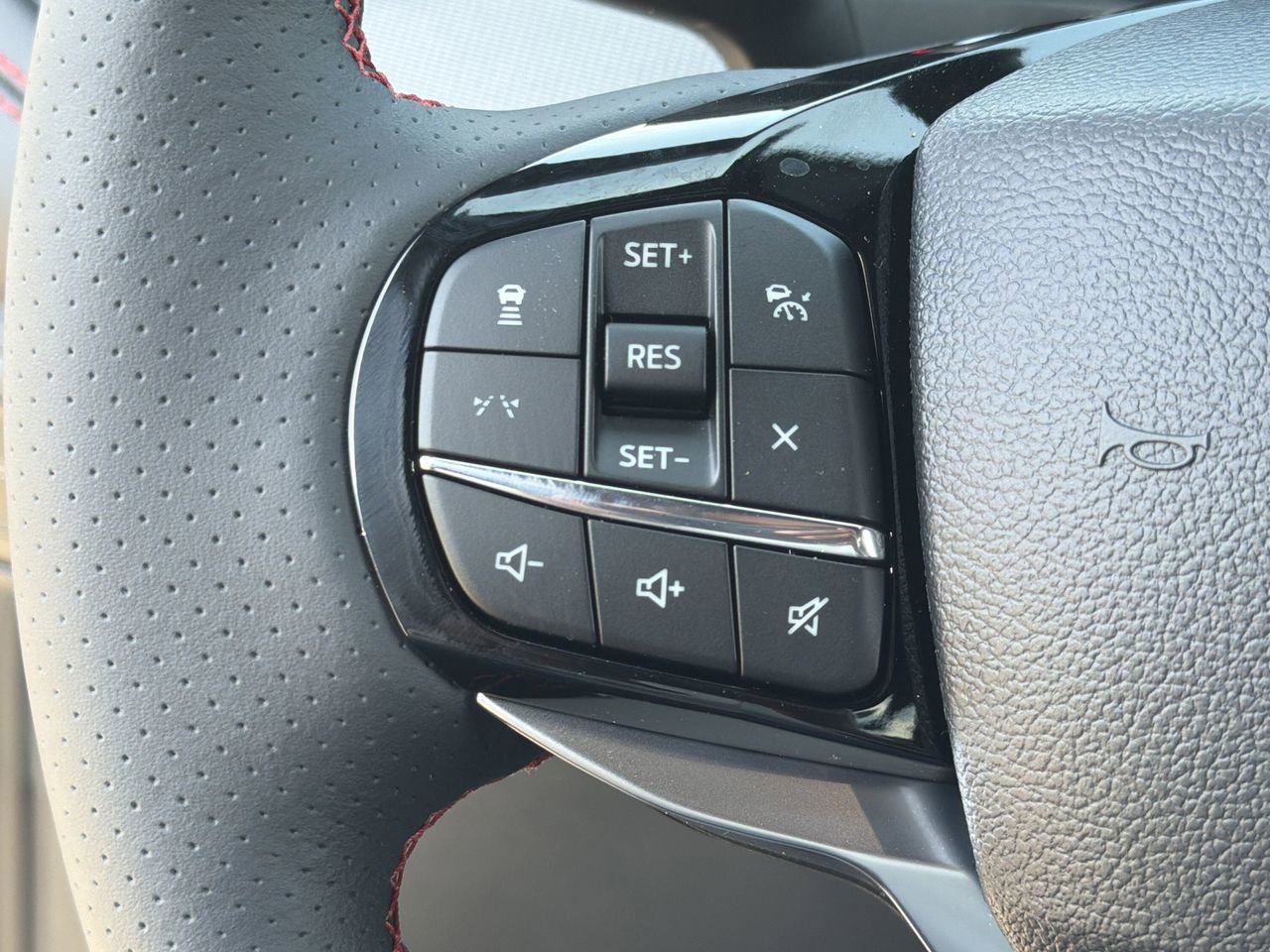 New 2026 Ford Explorer ST-Line w/ ST-Line Street Pack image 12