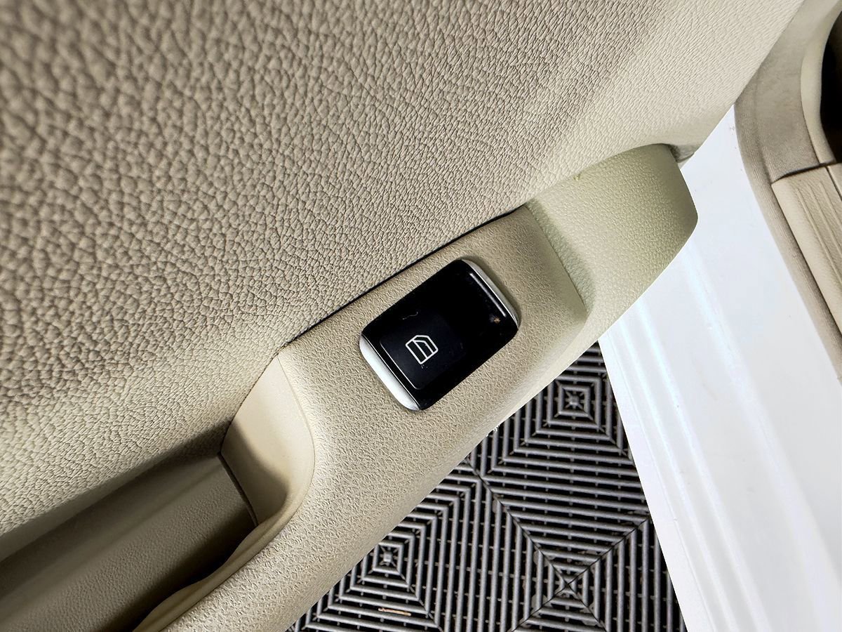 Used 2014 Mercedes-Benz C 300 4MATIC Sedan image 26