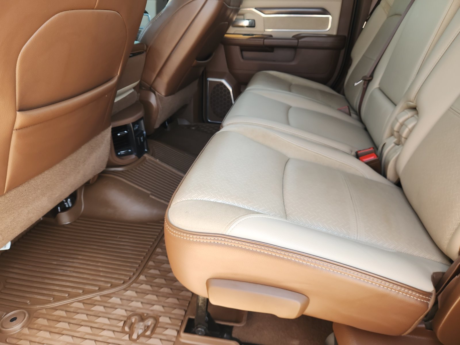 Used 2023 RAM 3500 Laramie AWD/4WD image 28