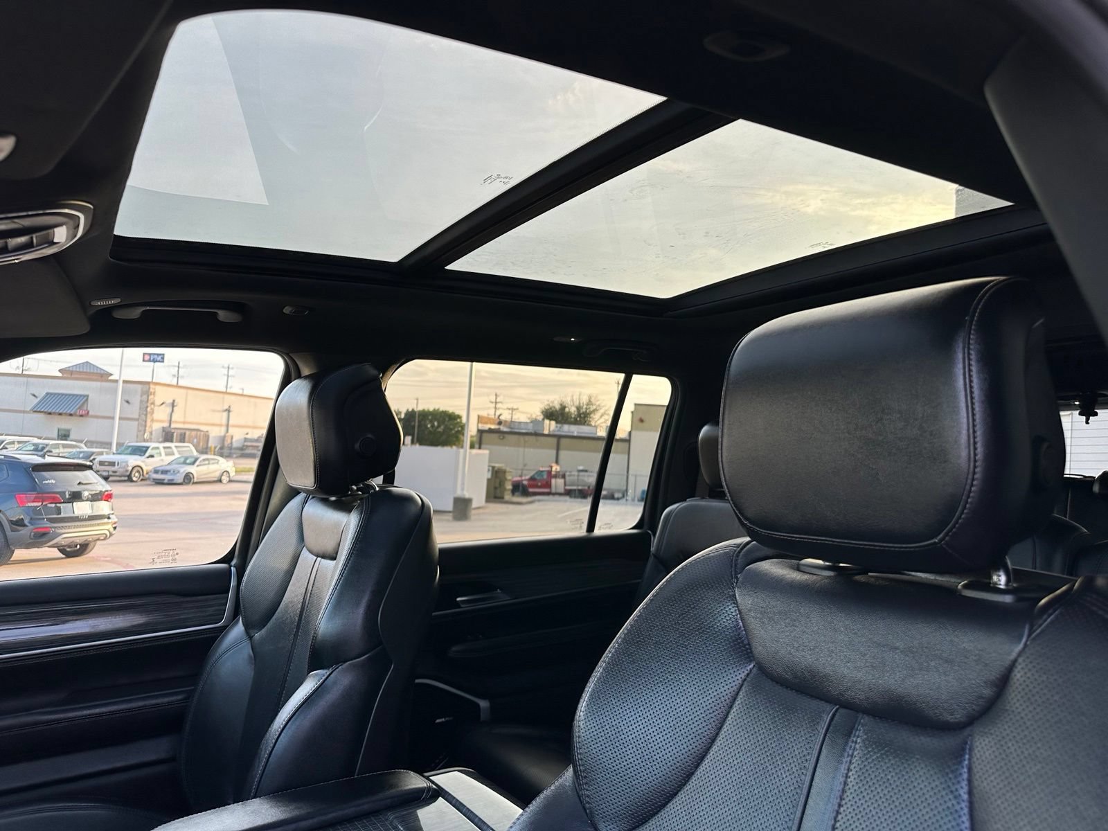 Used 2022 Jeep Wagoneer Series II w/ Premium Group I RWD image 13