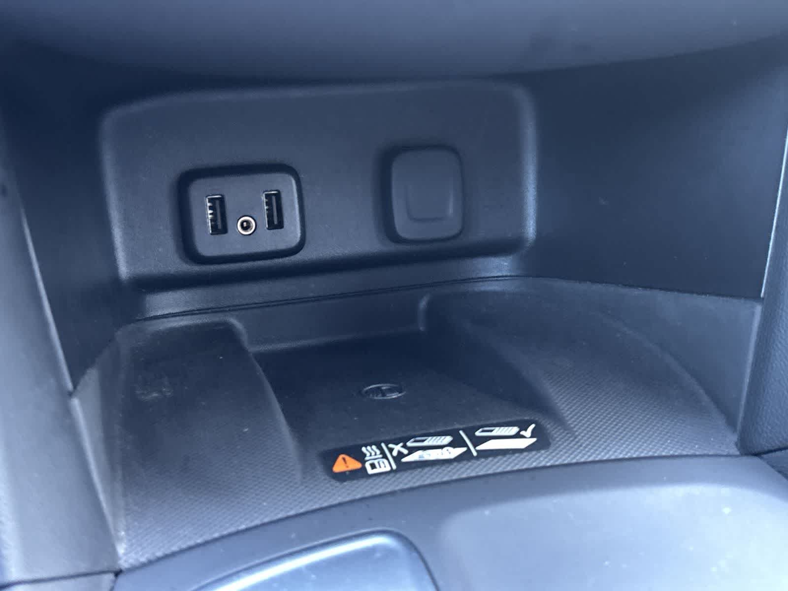 Used 2018 Chevrolet Equinox Premier FWD image 23