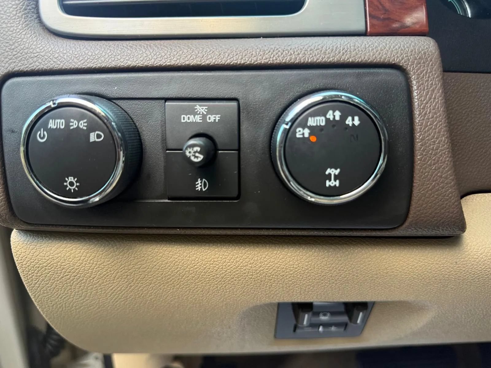 Used 2011 Chevrolet Tahoe LTZ AWD/4WD image 20