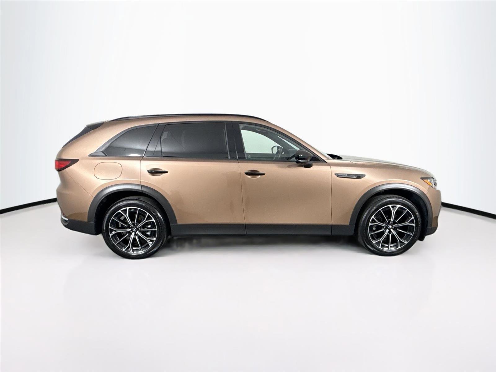 Certified 2025 MAZDA CX-70 Plug-In Hybrid w/ Premium Plus AWD/4WD image 11