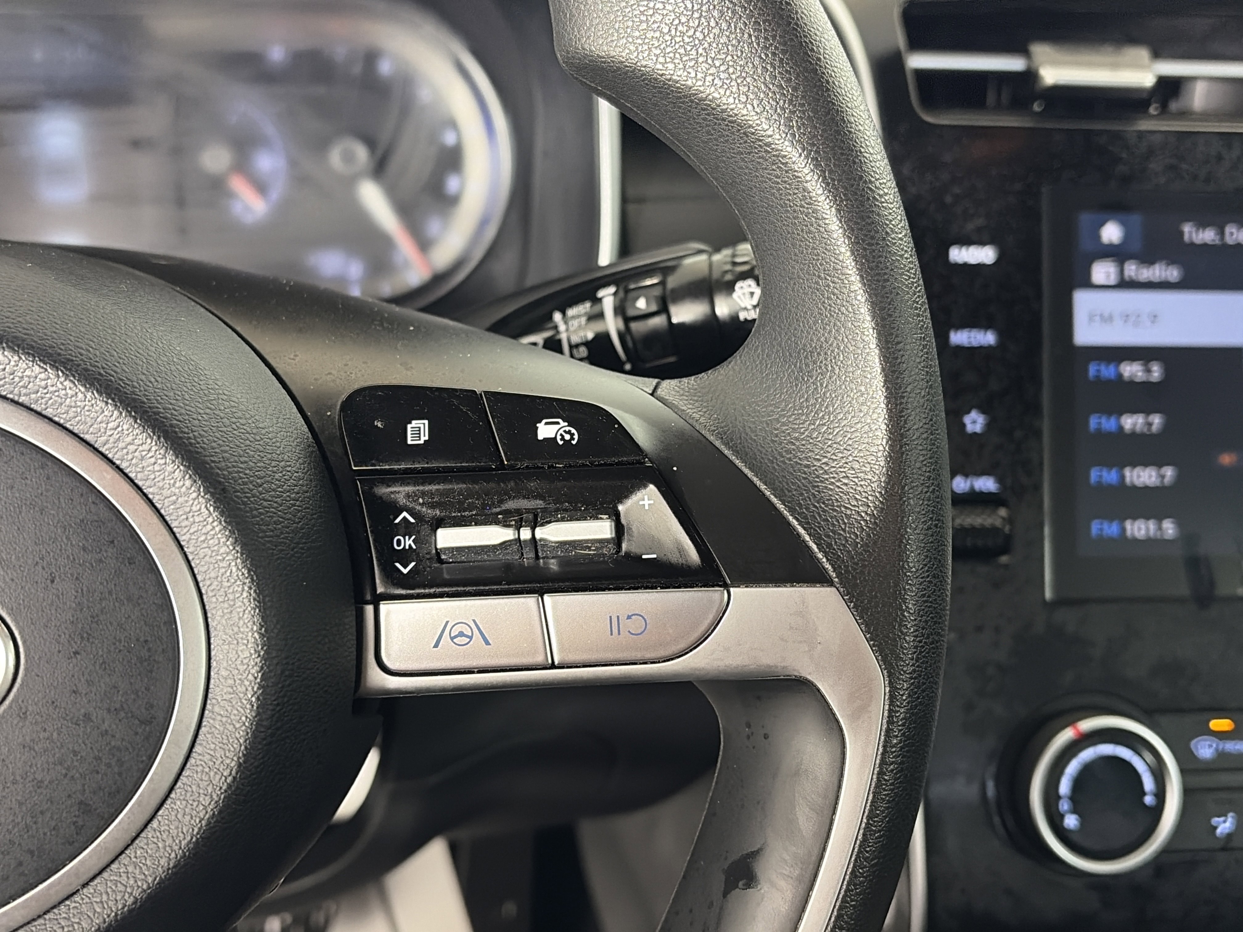 Certified 2023 Hyundai Santa Cruz SEL image 30