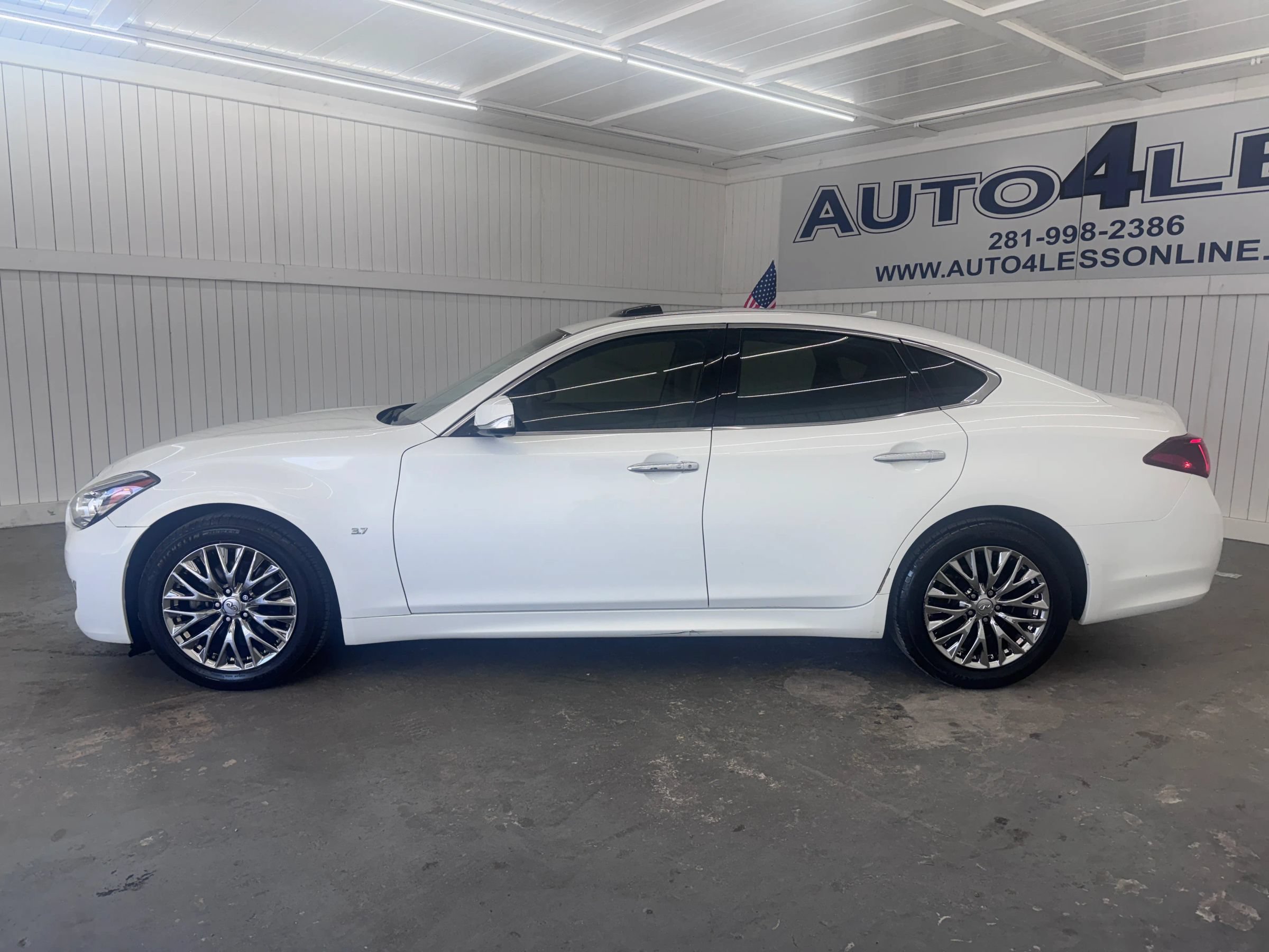 Used 2015 INFINITI Q70 3.7 RWD image 8