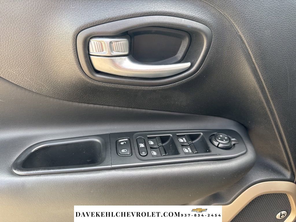 Used 2017 Jeep Renegade Limited image 17
