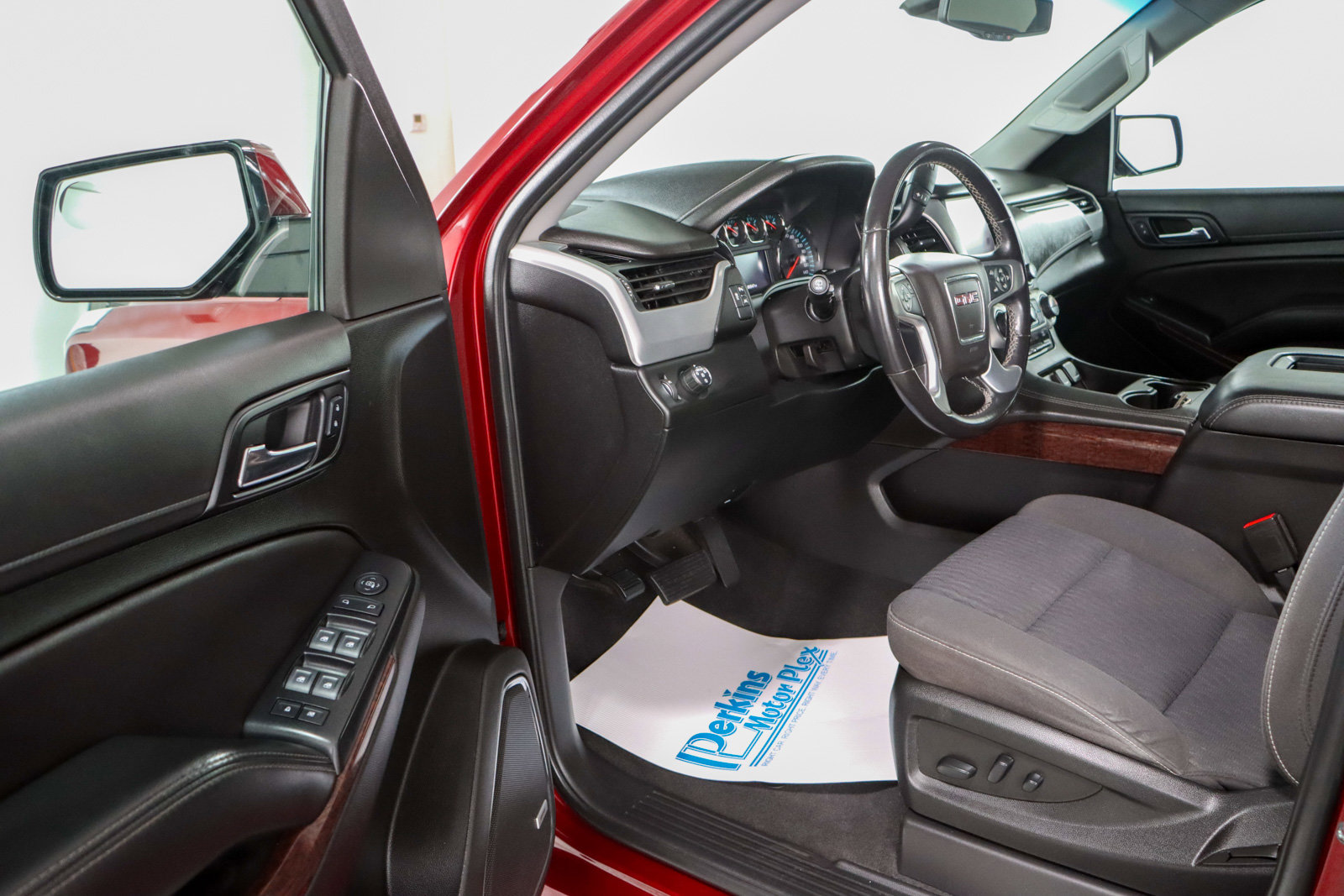 Used 2020 GMC Yukon SLE w/ Enhanced Driver Alert Package image 3