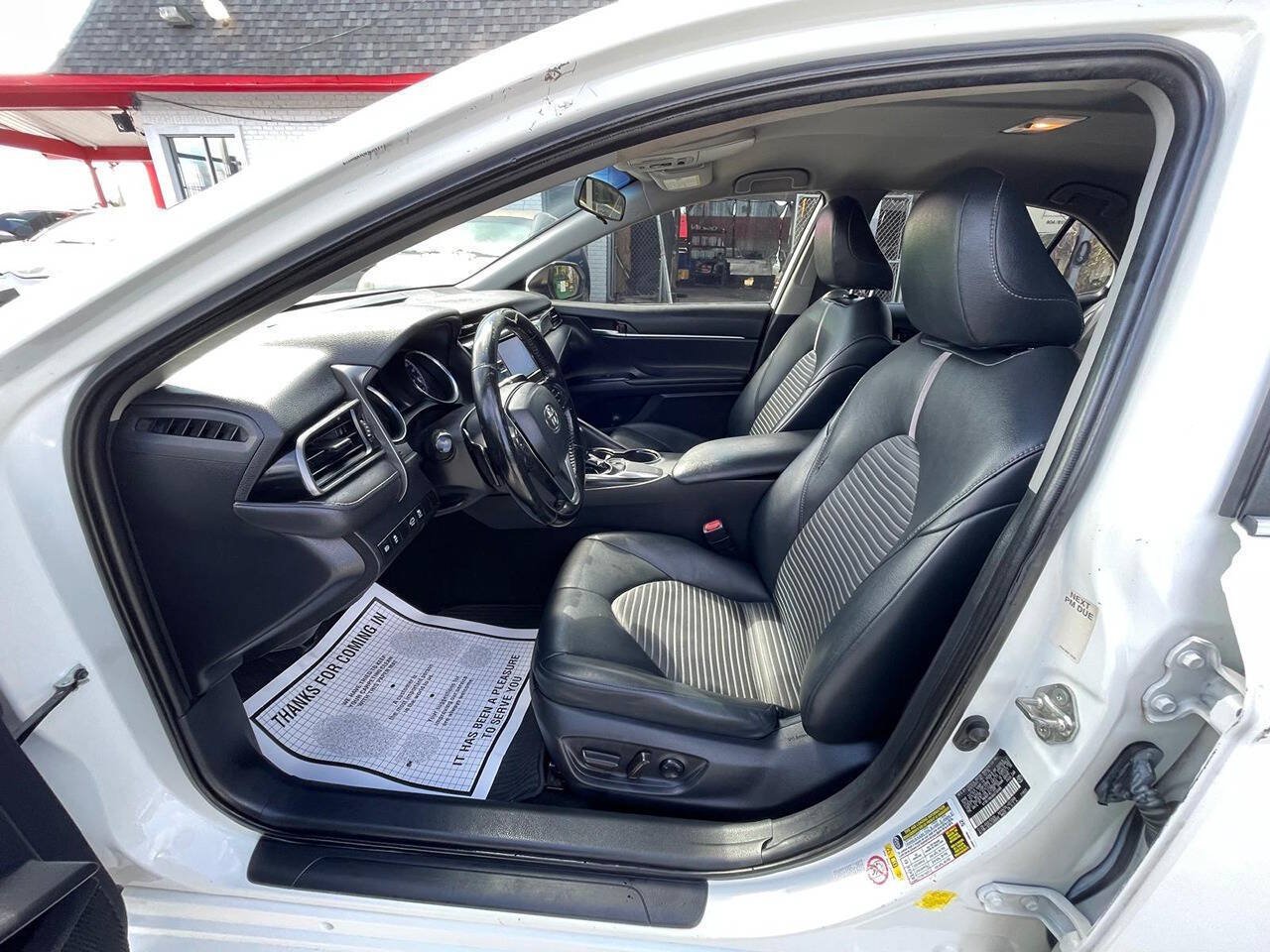 Used 2019 Toyota Camry SE FWD image 5