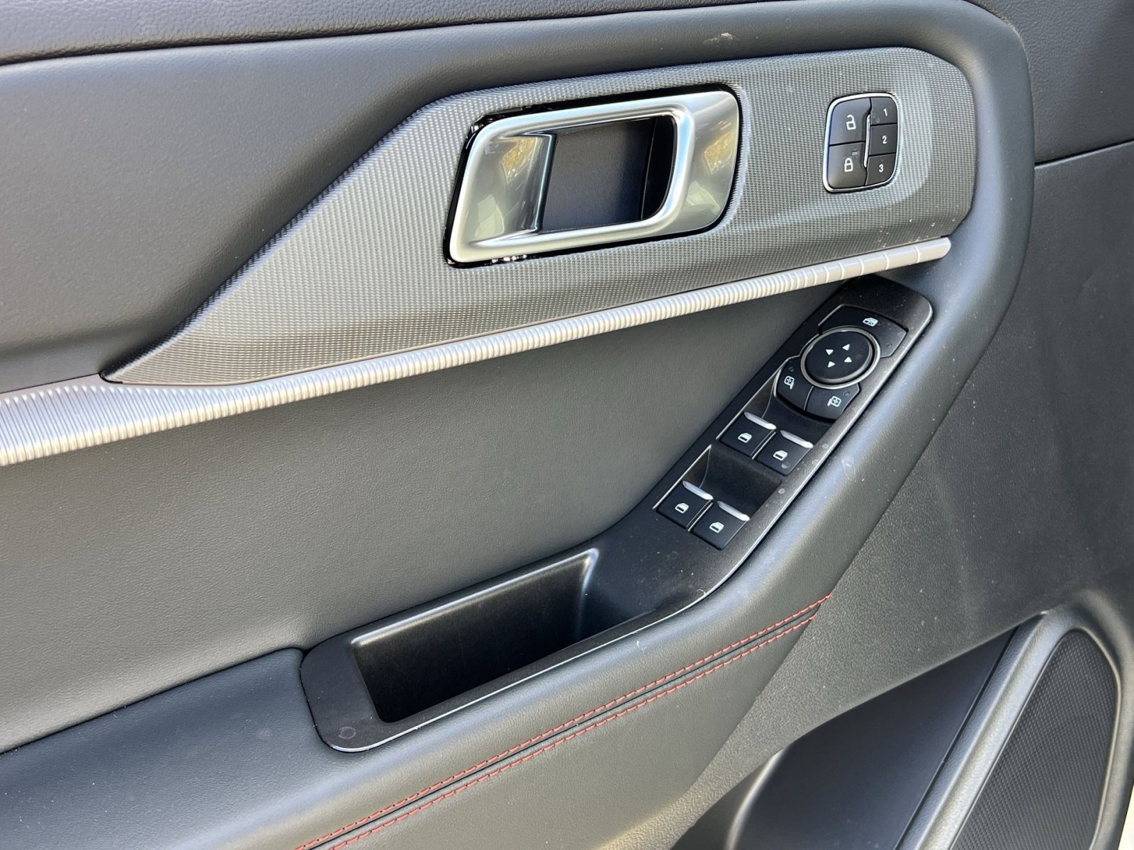 New 2026 Ford Explorer ST-Line w/ ST-Line Street Pack image 15