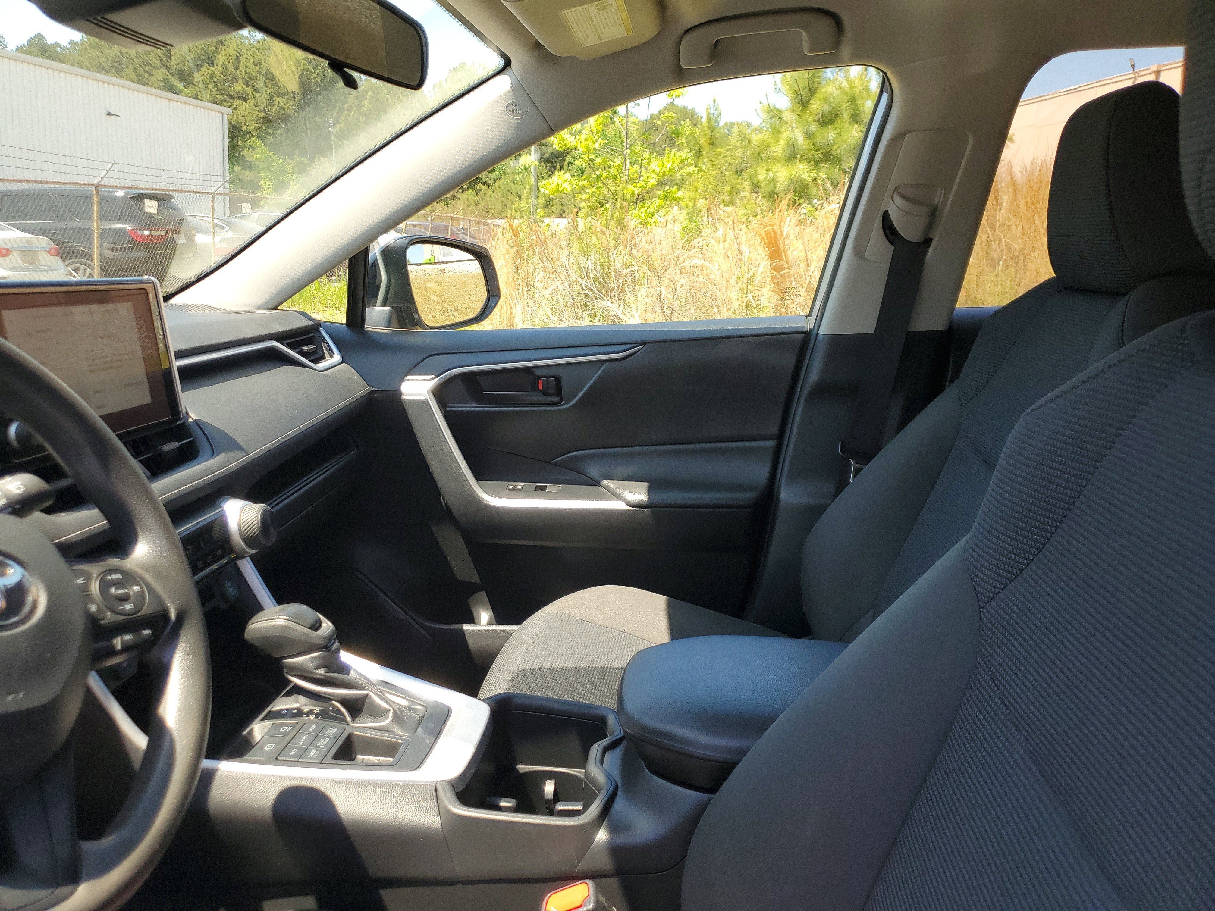 Used 2024 Toyota RAV4 LE AWD/4WD image 17