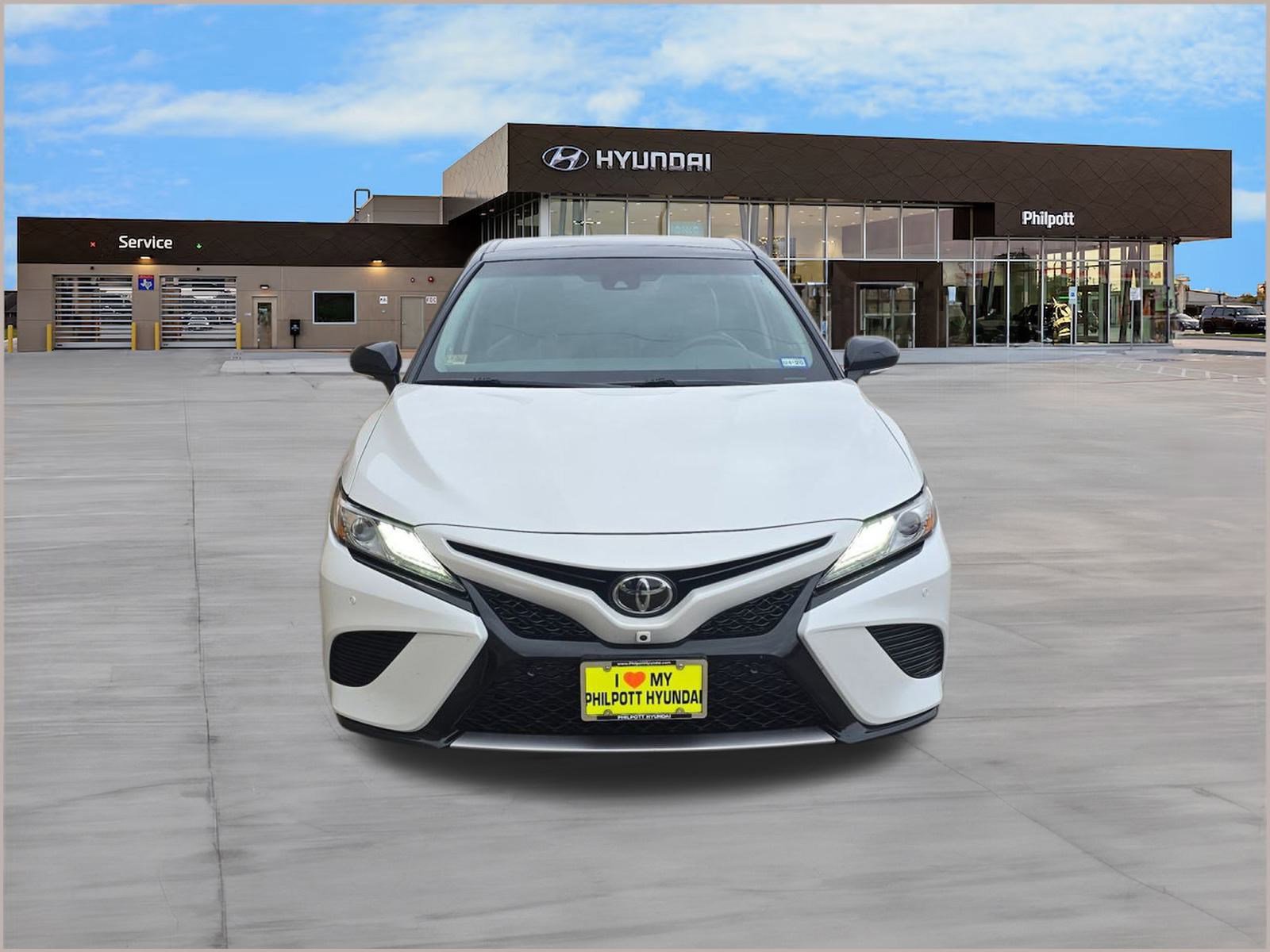 Used 2018 Toyota Camry XSE image 6