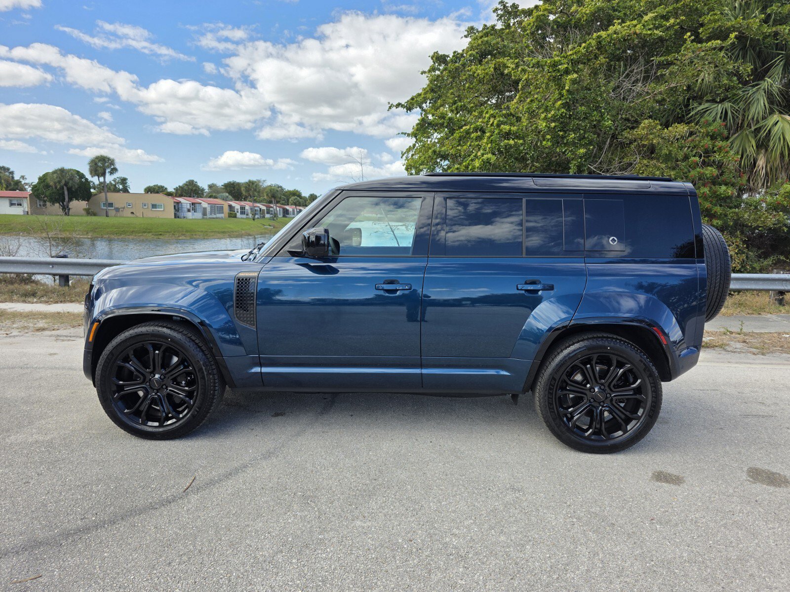 New 2026 Land Rover Defender 110 OCTA AWD/4WD image 7