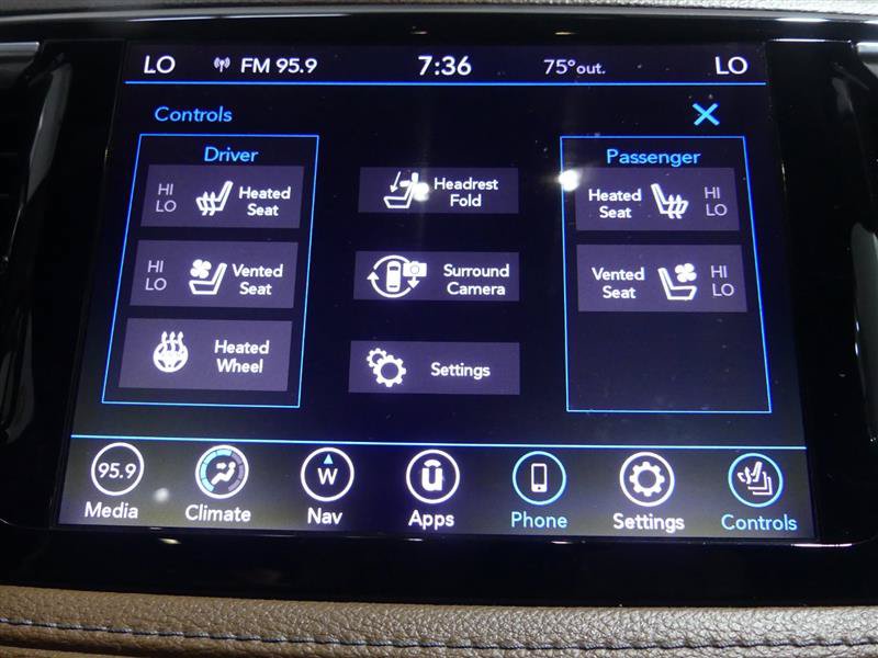 Used 2020 Chrysler Pacifica Limited w/ Tire & Wheel Group FWD image 43