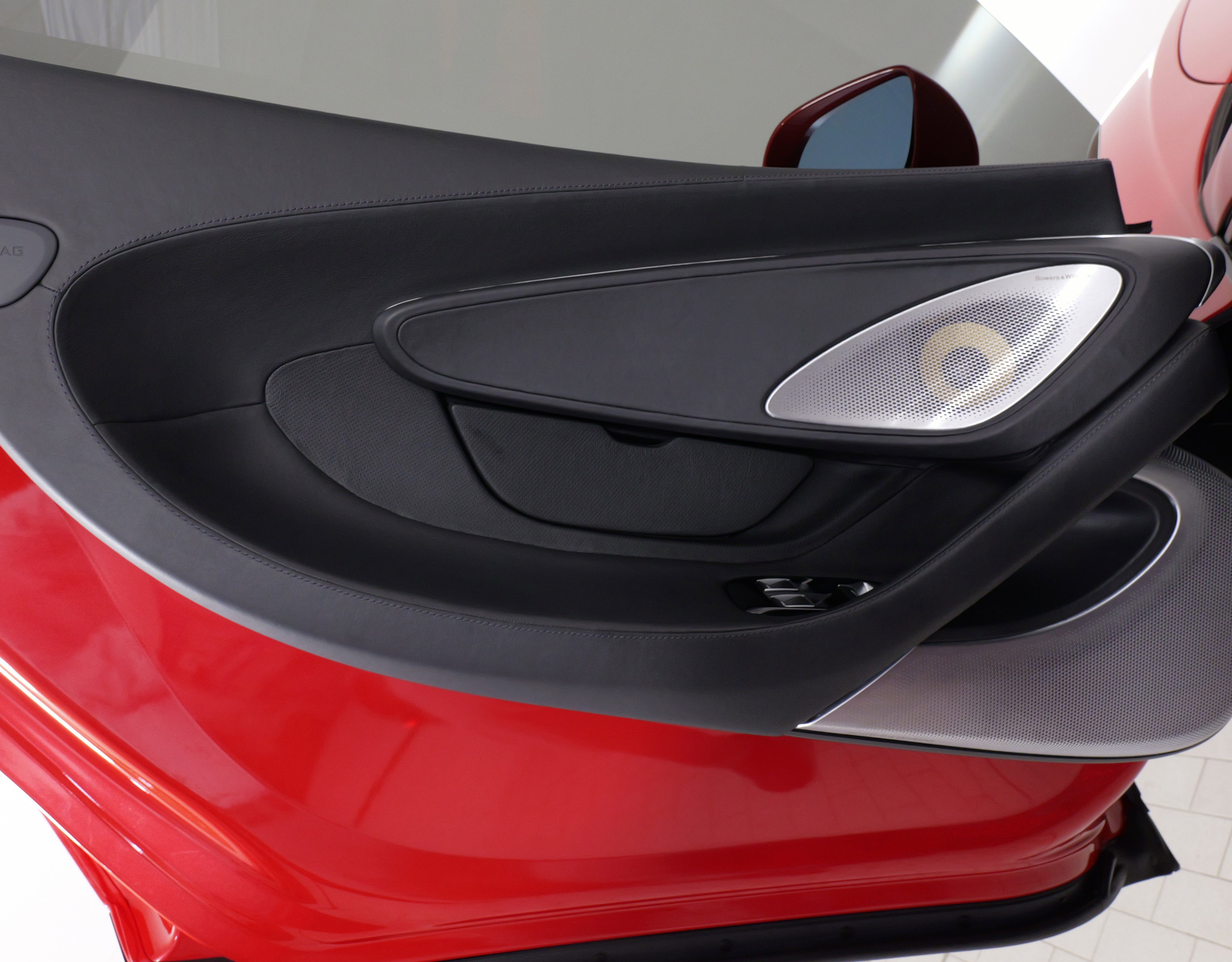 Used 2022 McLaren GT image 32