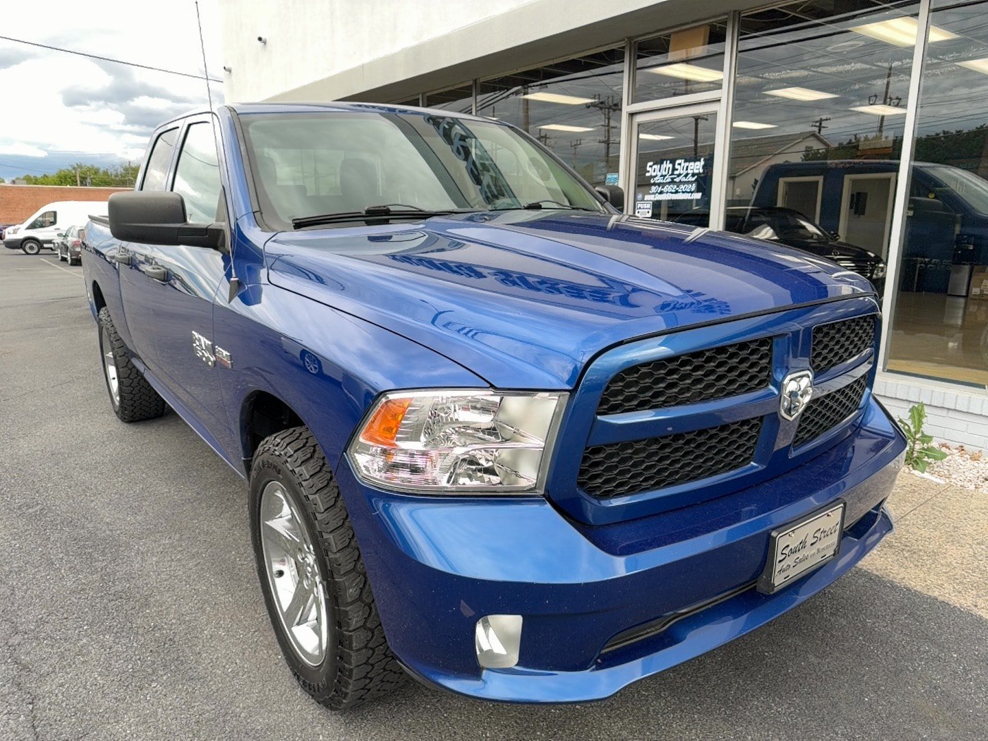 Used 2016 RAM 1500 Express AWD/4WD image 2