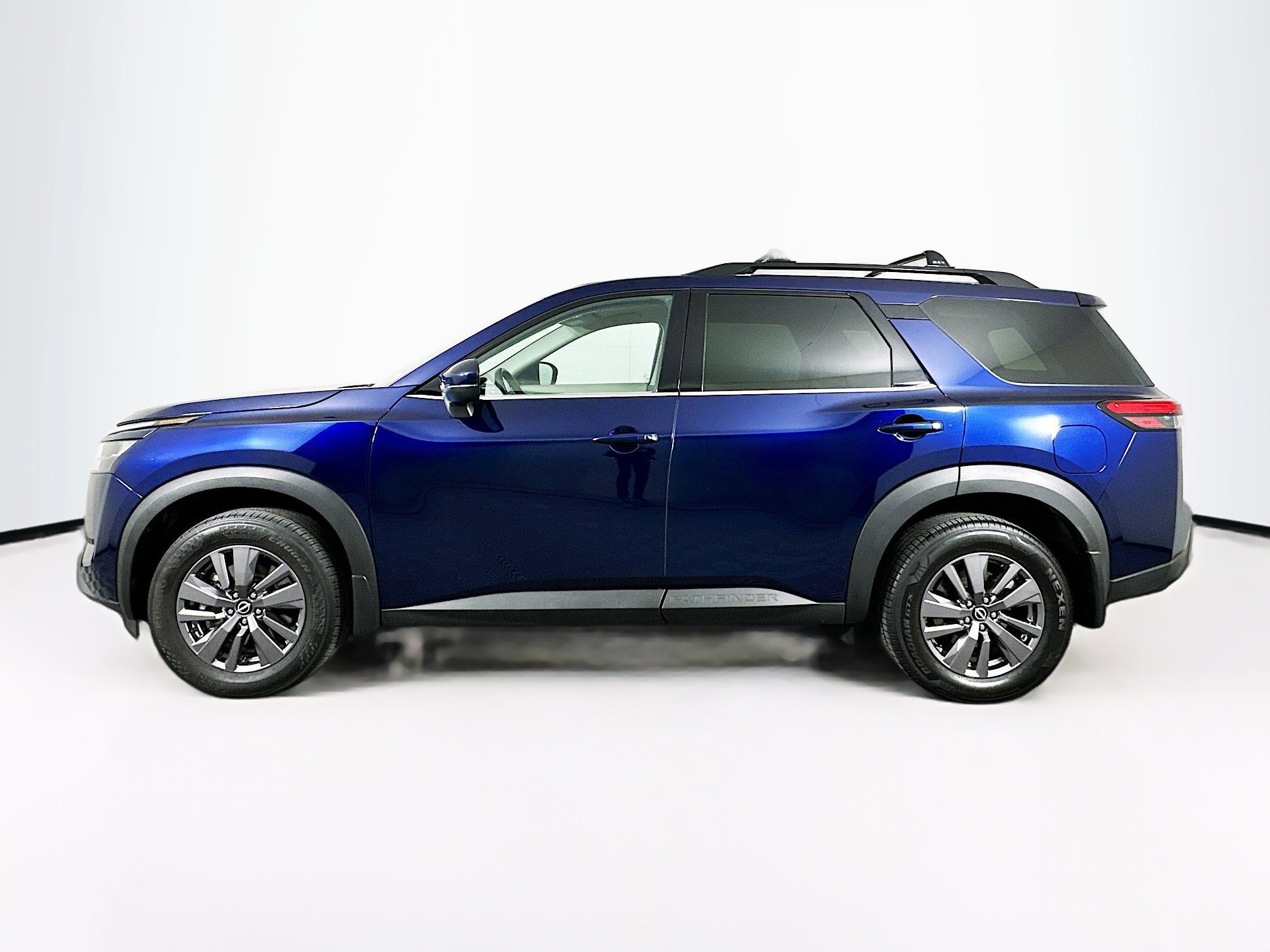 Used 2024 Nissan Pathfinder SV image 4