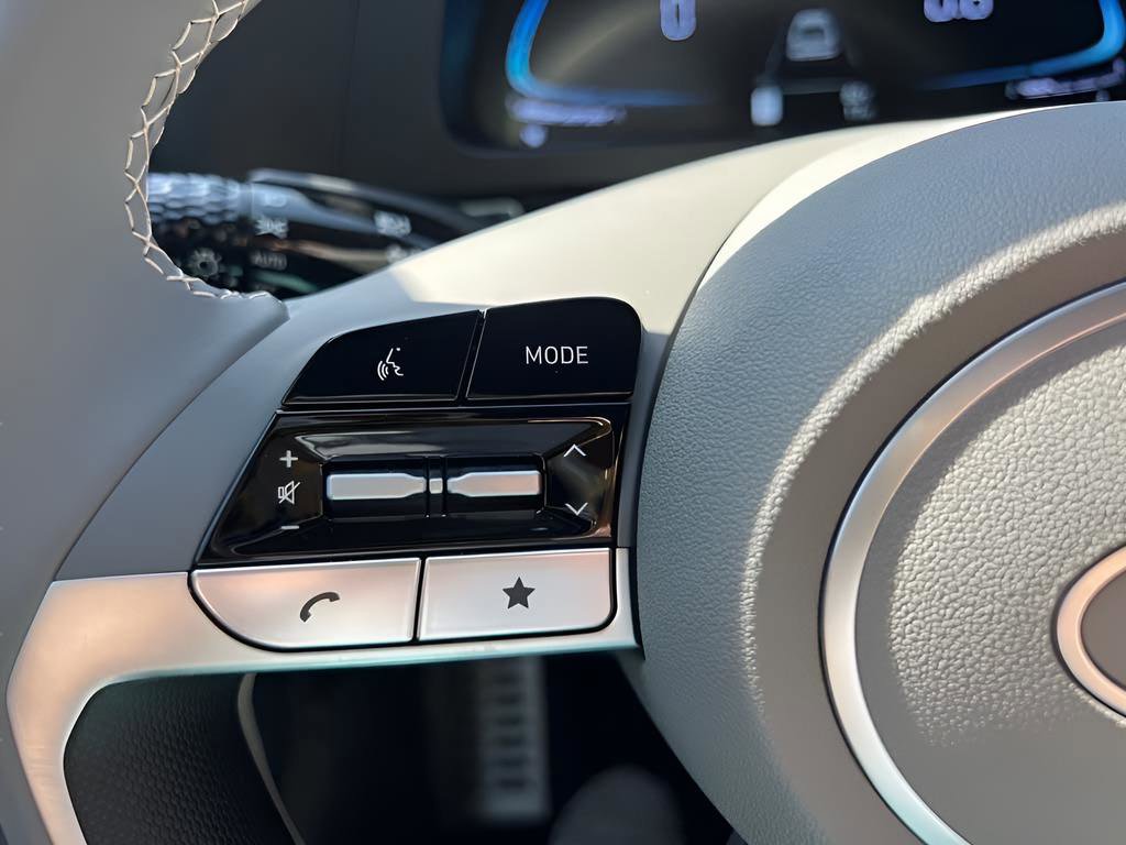 Used 2025 Hyundai Elantra Sport image 19