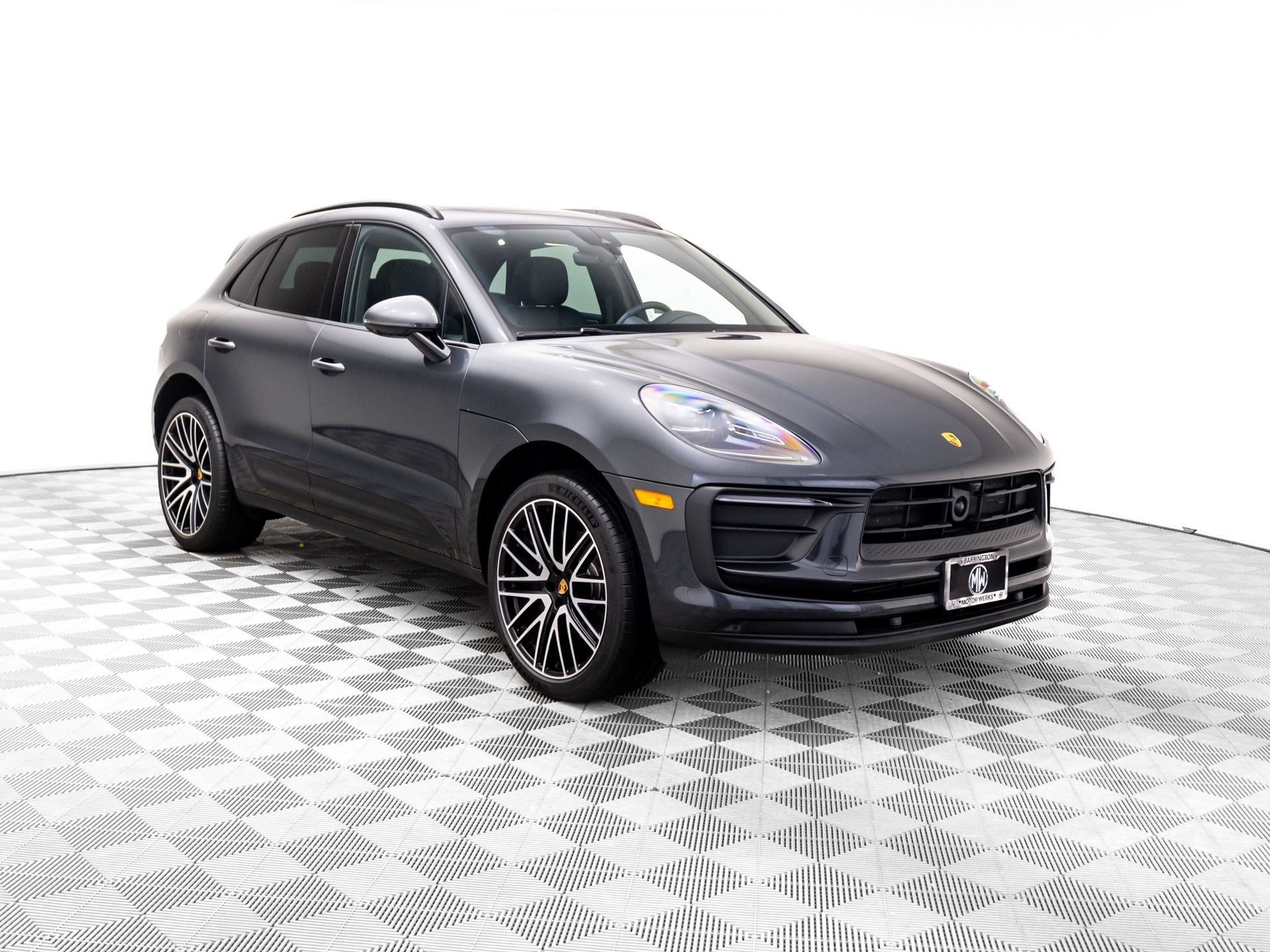 Certified 2026 Porsche Macan AWD/4WD image 6