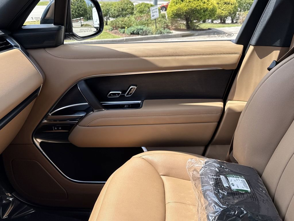 New 2025 Land Rover Range Rover SE image 27