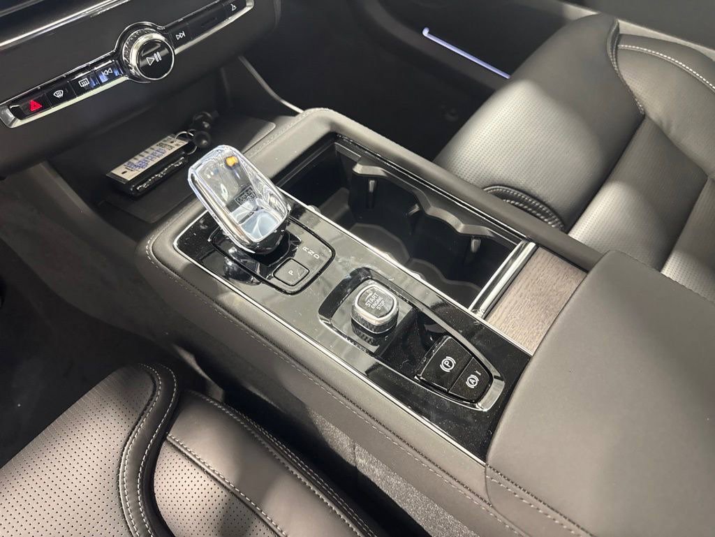 New 2026 Volvo XC90 B6 Plus w/ Protection Package AWD/4WD image 14