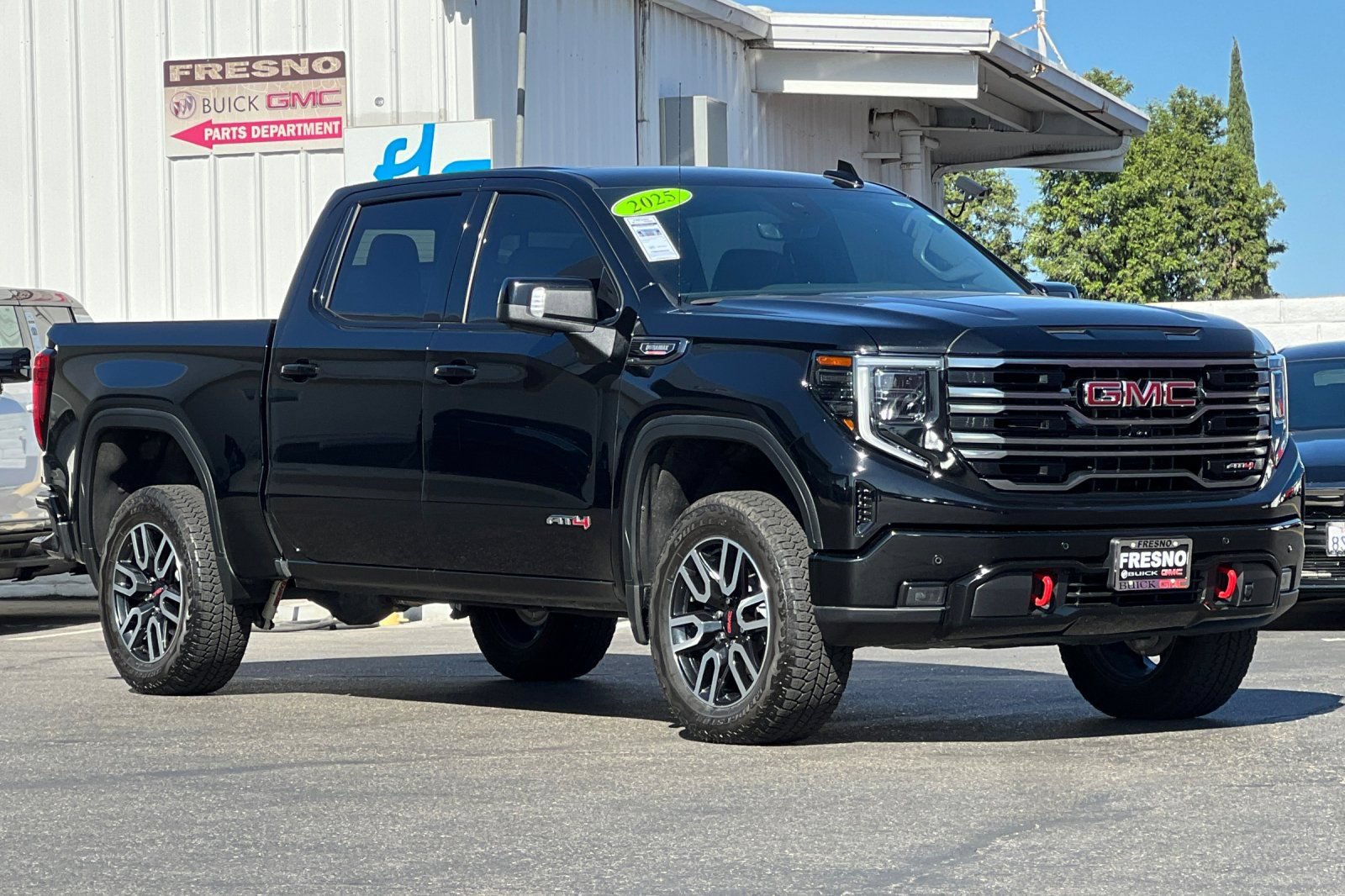 Used 2025 GMC Sierra 1500 AT4 w/ Technology Package AWD/4WD image 2