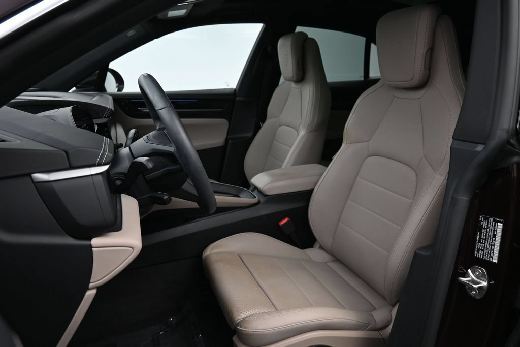 Certified 2025 Porsche Macan 4S Electric AWD/4WD image 5